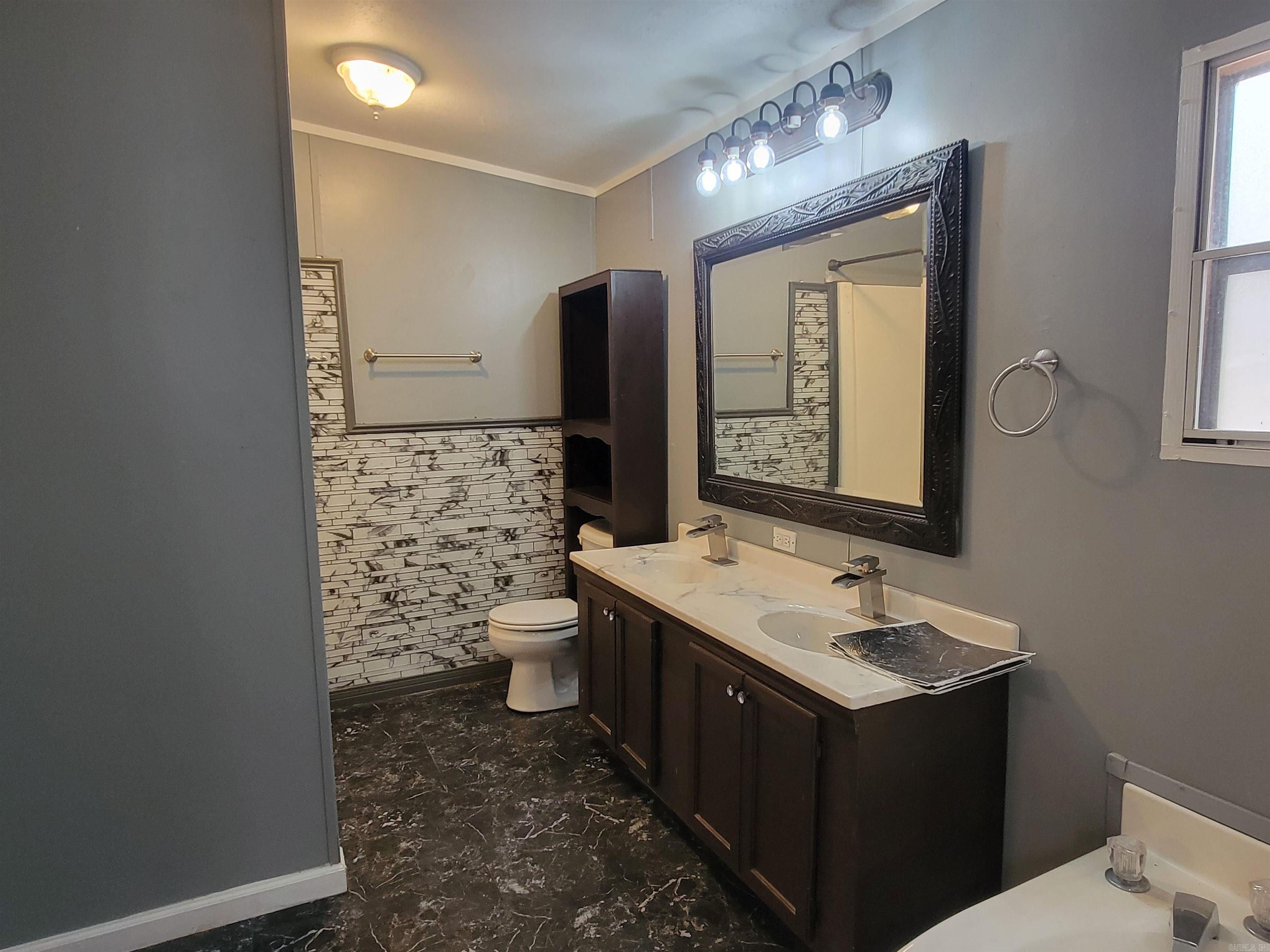 7606  Hyla  Pine Bluff, AR