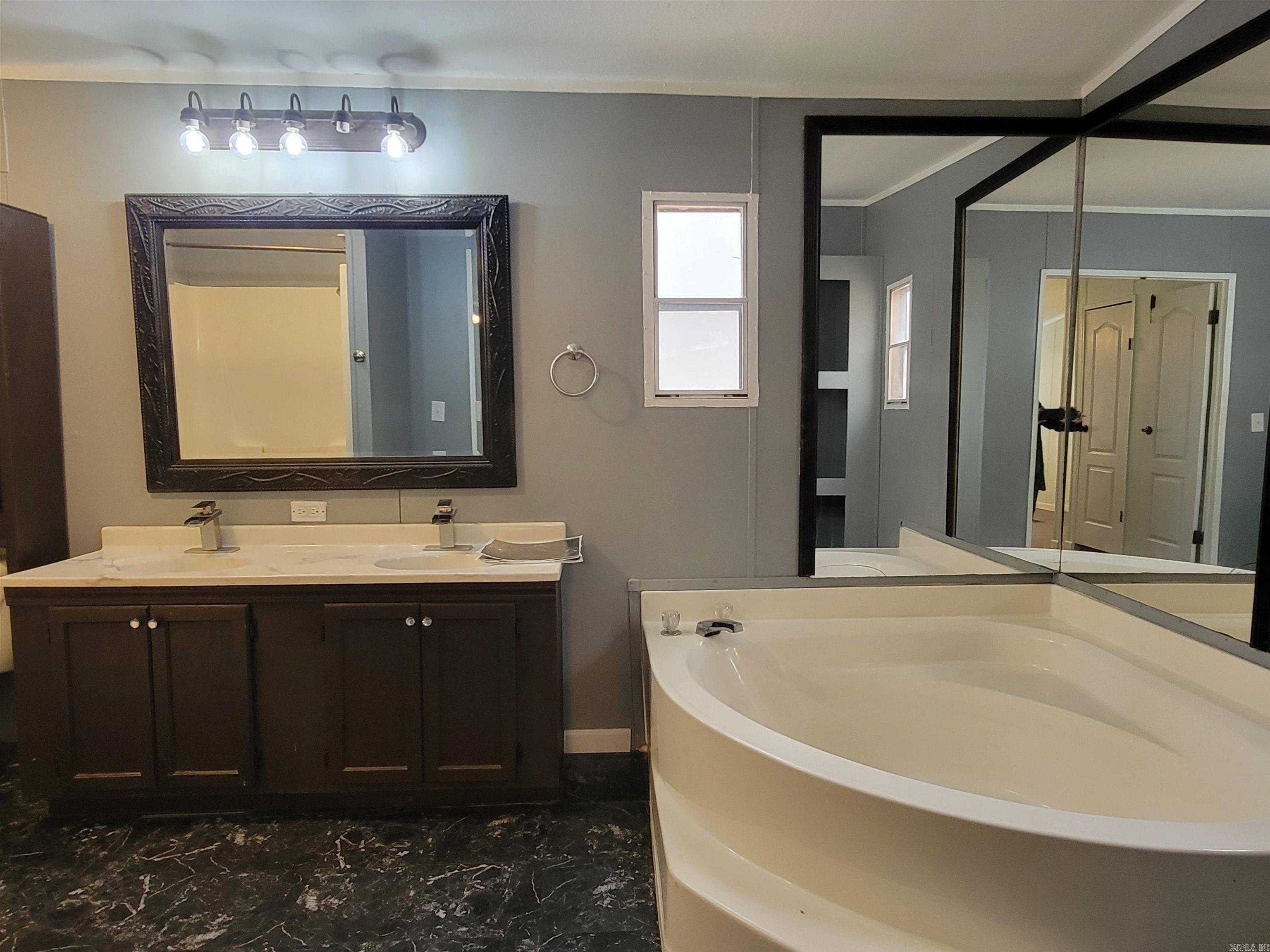 7606  Hyla  Pine Bluff, AR
