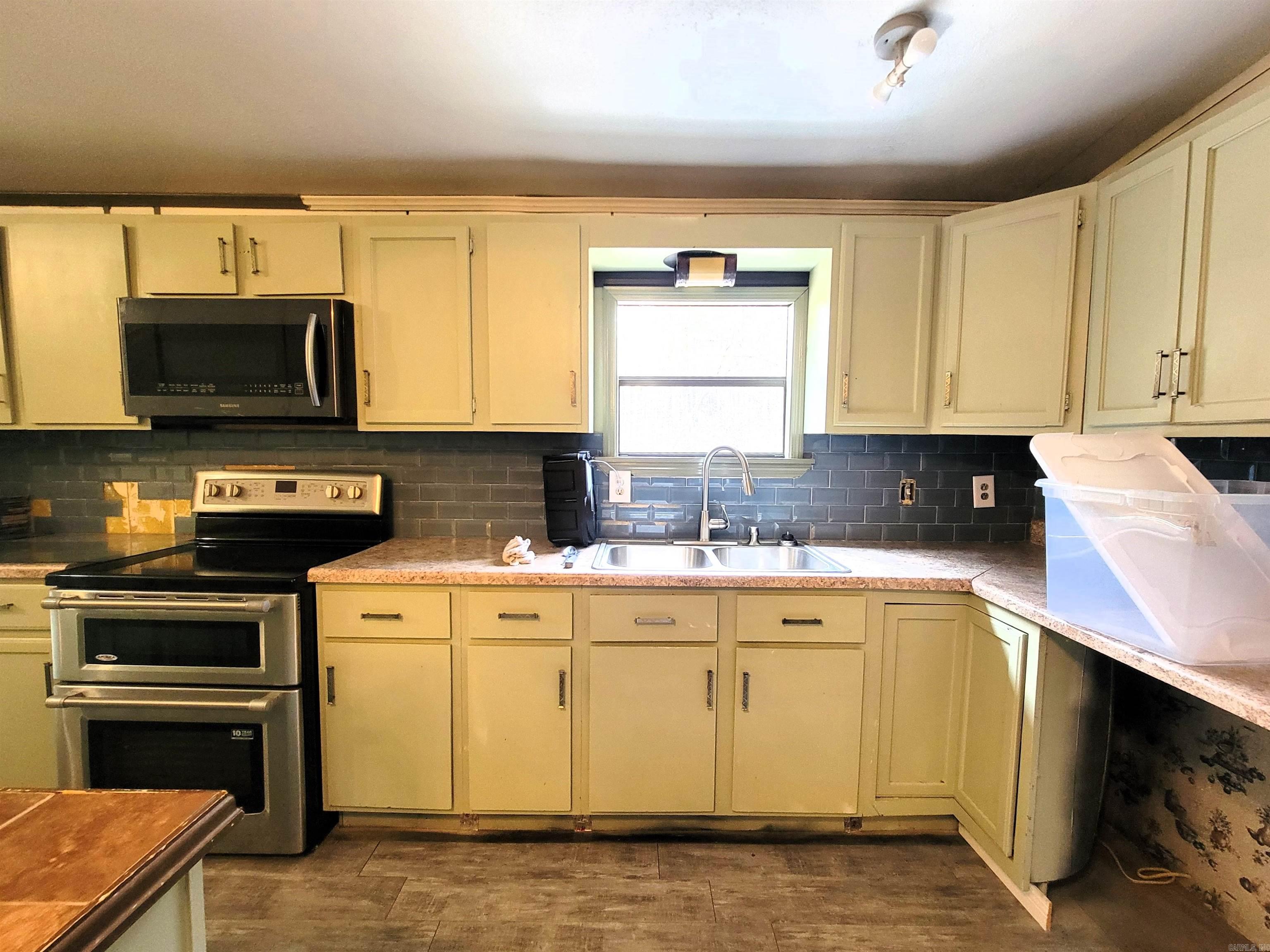 7606  Hyla  Pine Bluff, AR