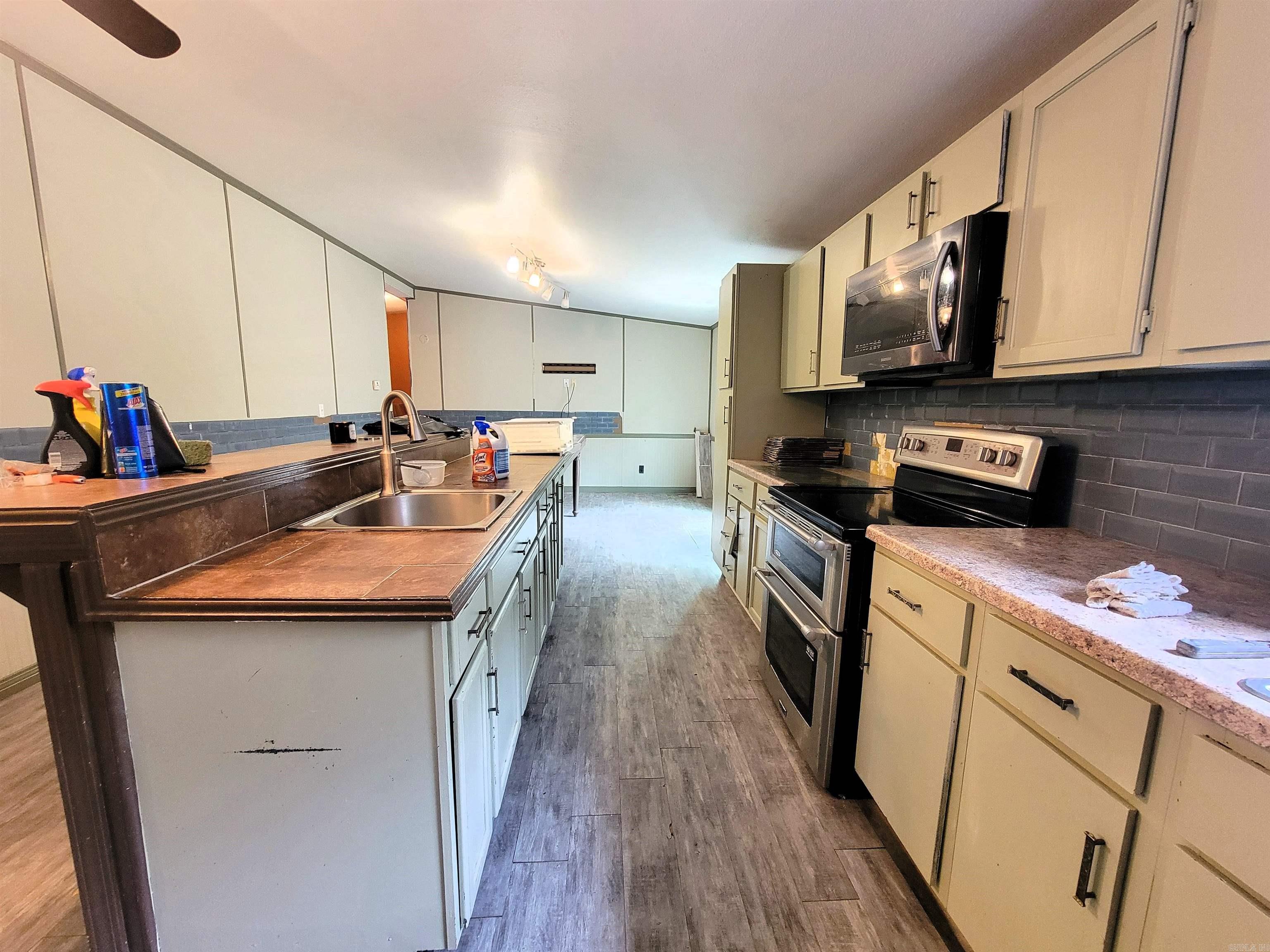7606  Hyla  Pine Bluff, AR