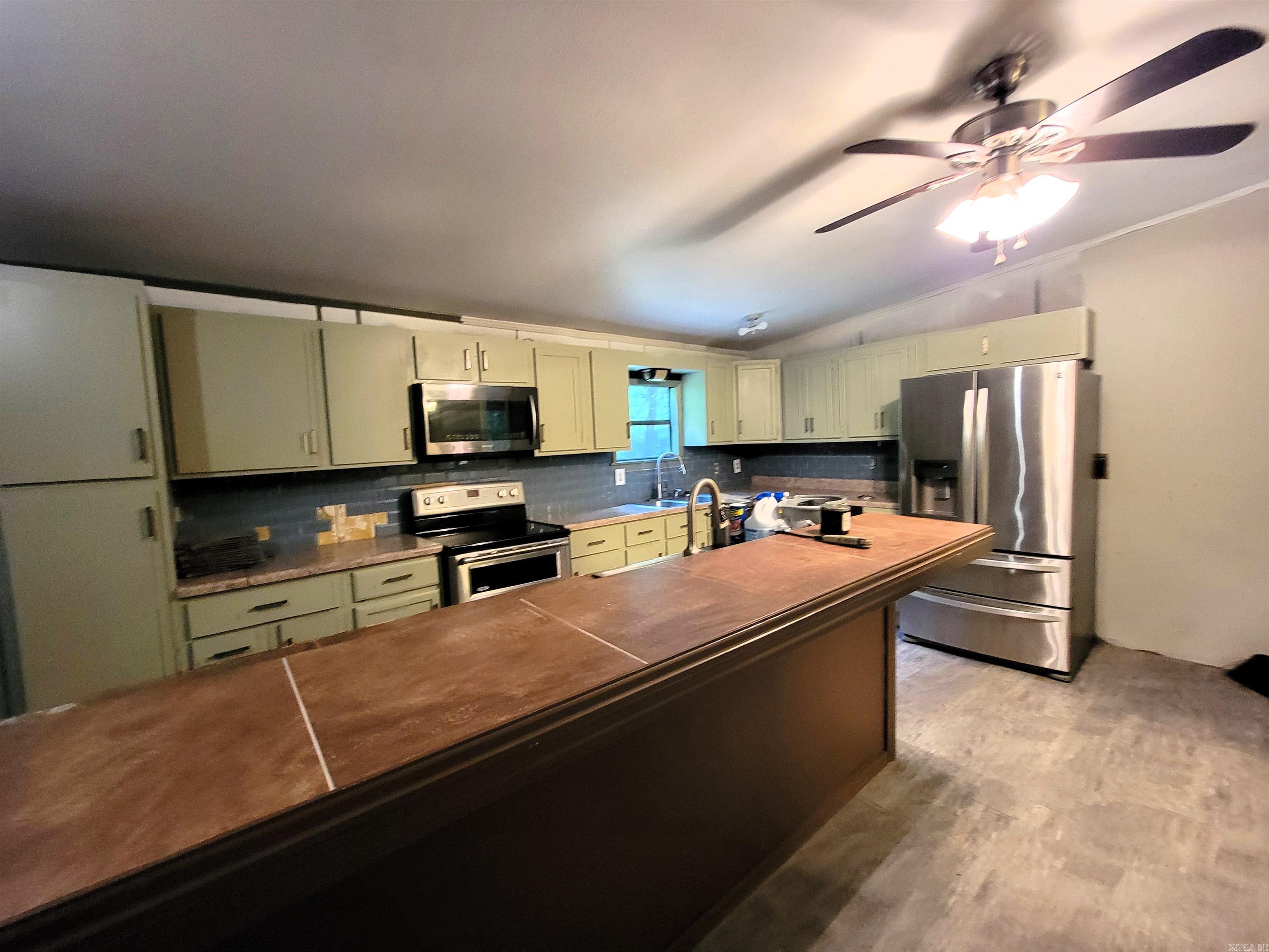 7606  Hyla  Pine Bluff, AR