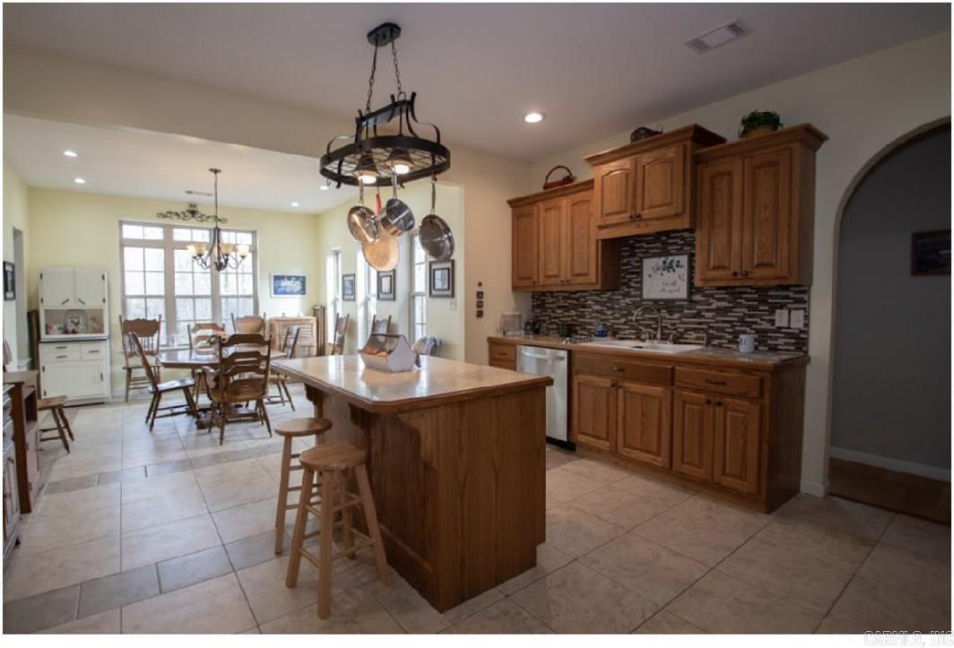 1052  Gravel Hill  Romance, AR