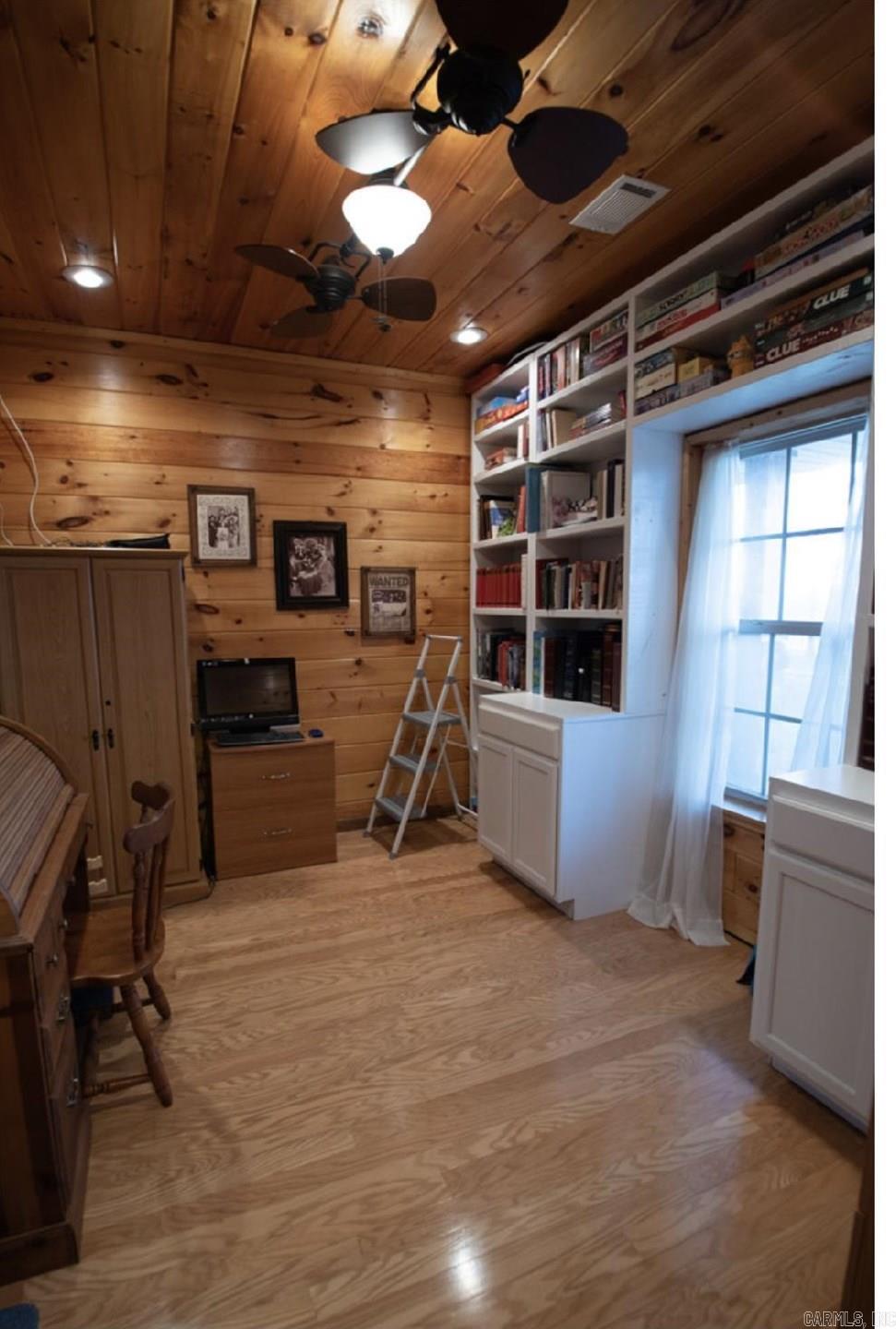 1052  Gravel Hill  Romance, AR