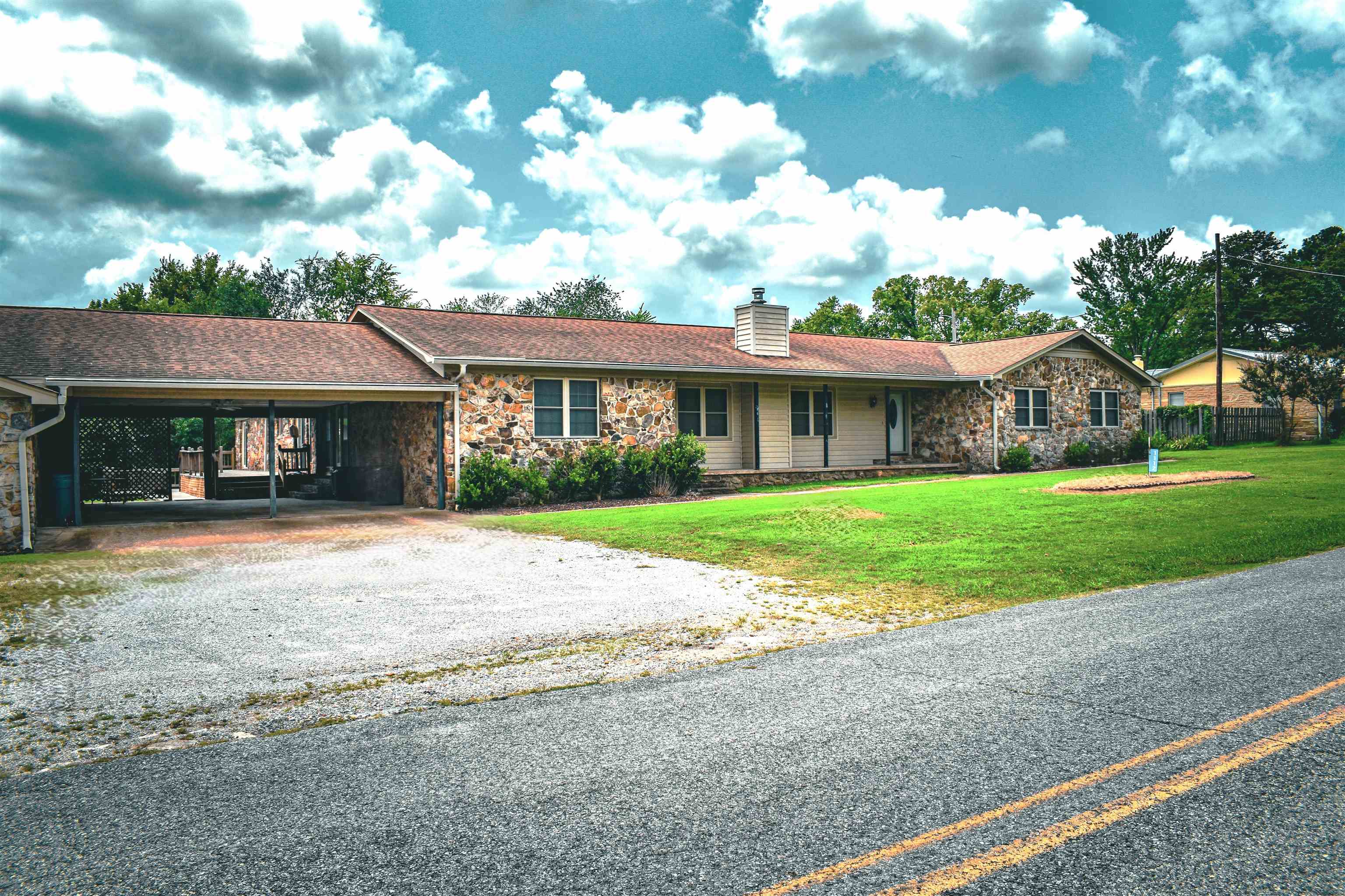 1112  Maple  Mountain View, AR