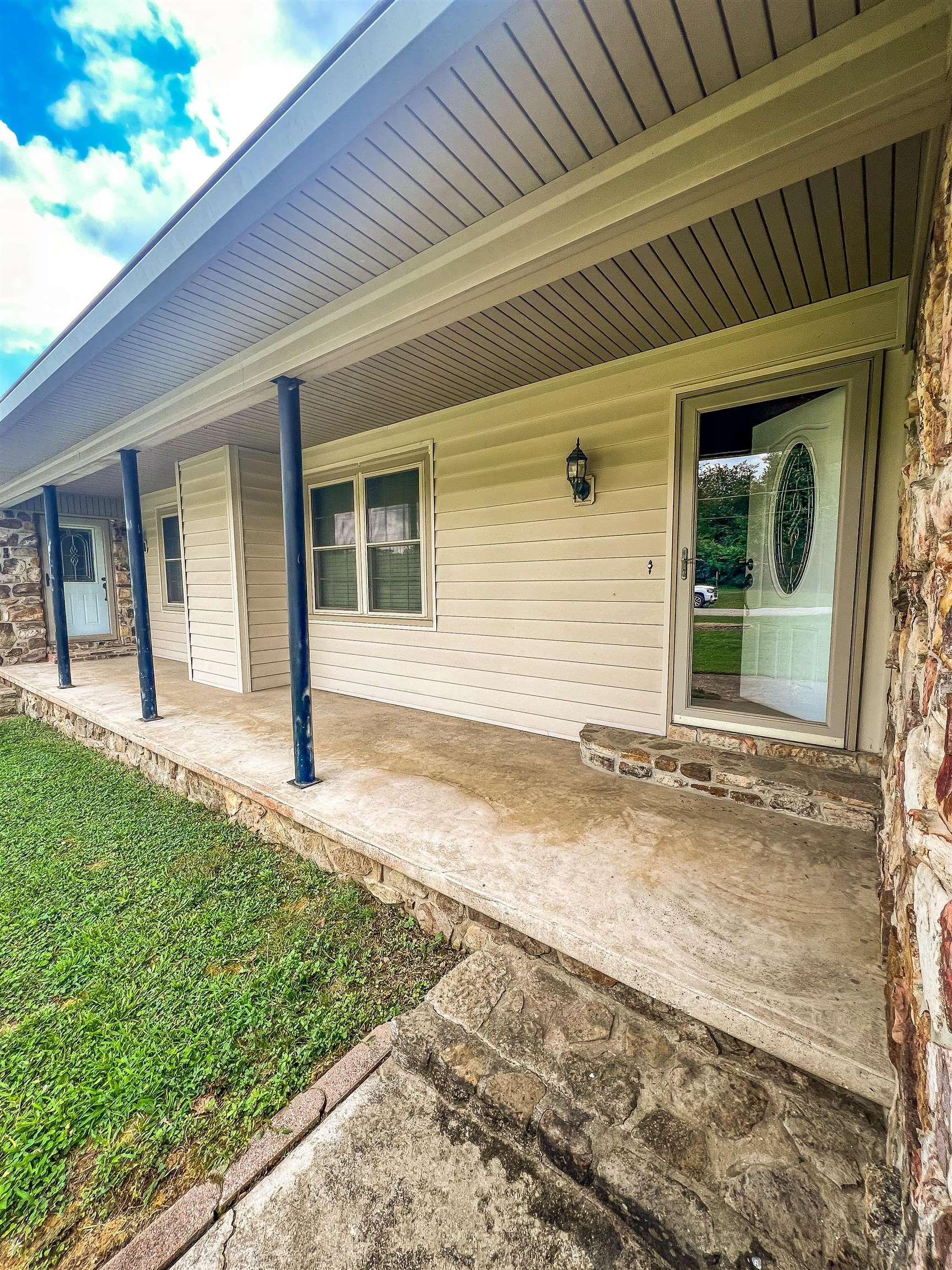 1112  Maple  Mountain View, AR