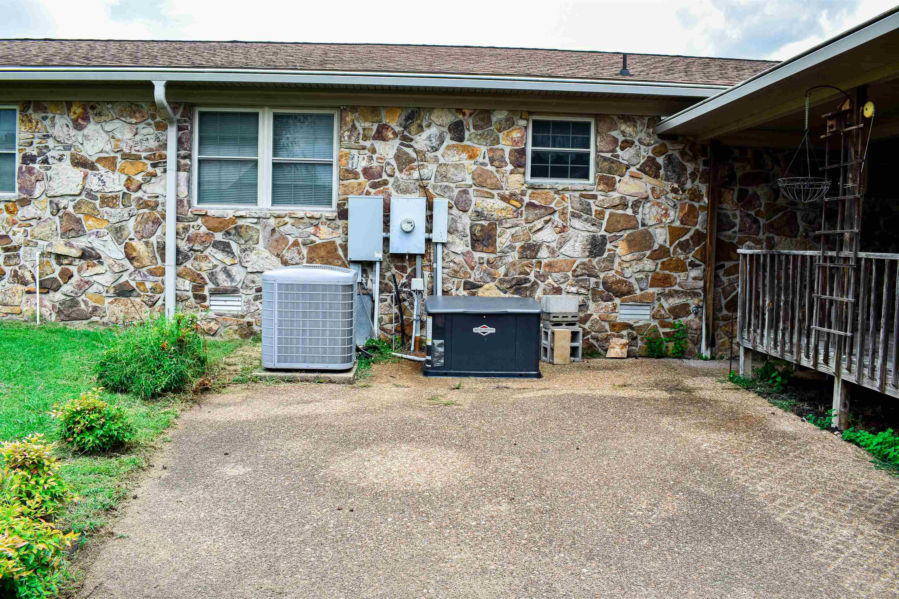 1112  Maple  Mountain View, AR