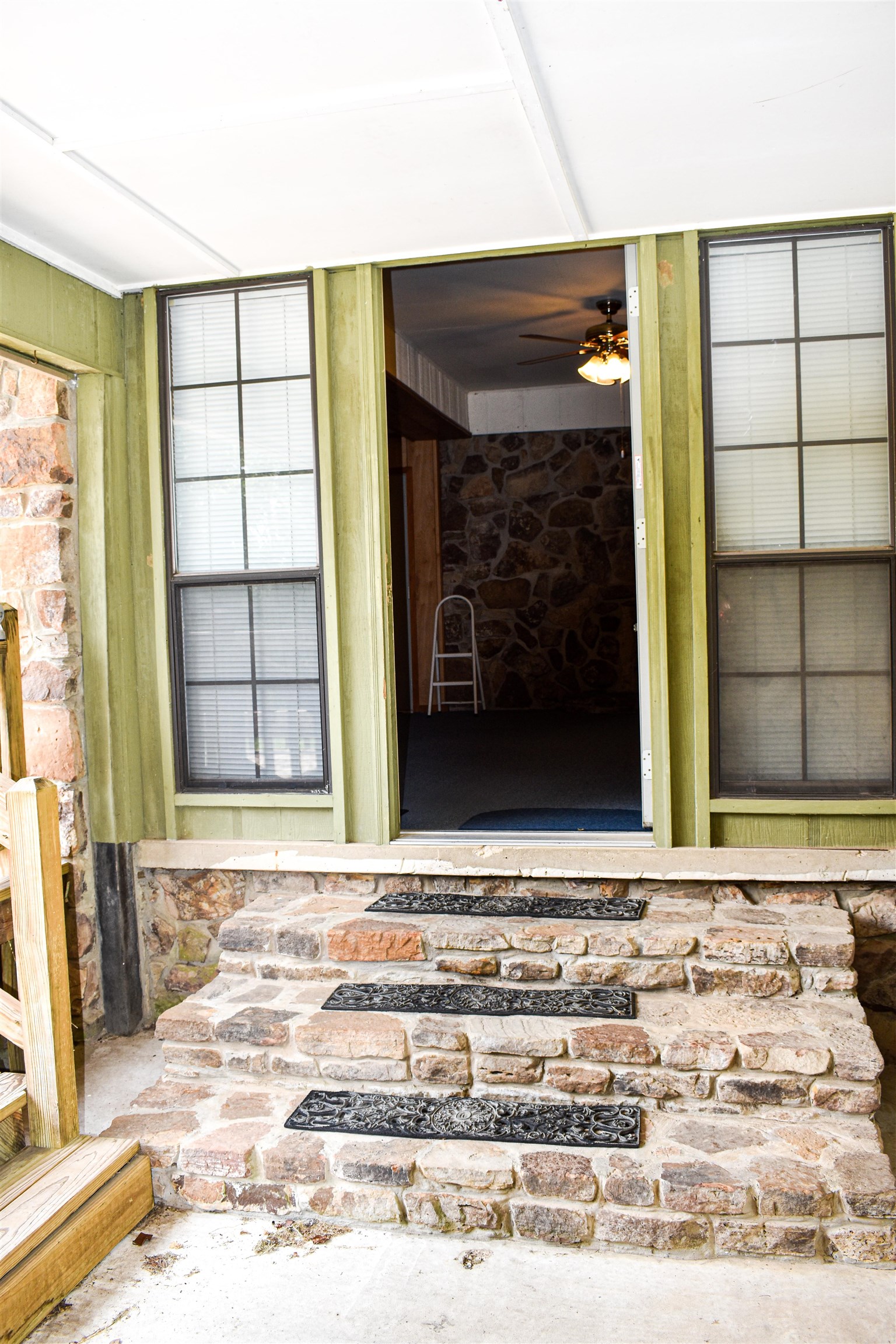 1112  Maple  Mountain View, AR
