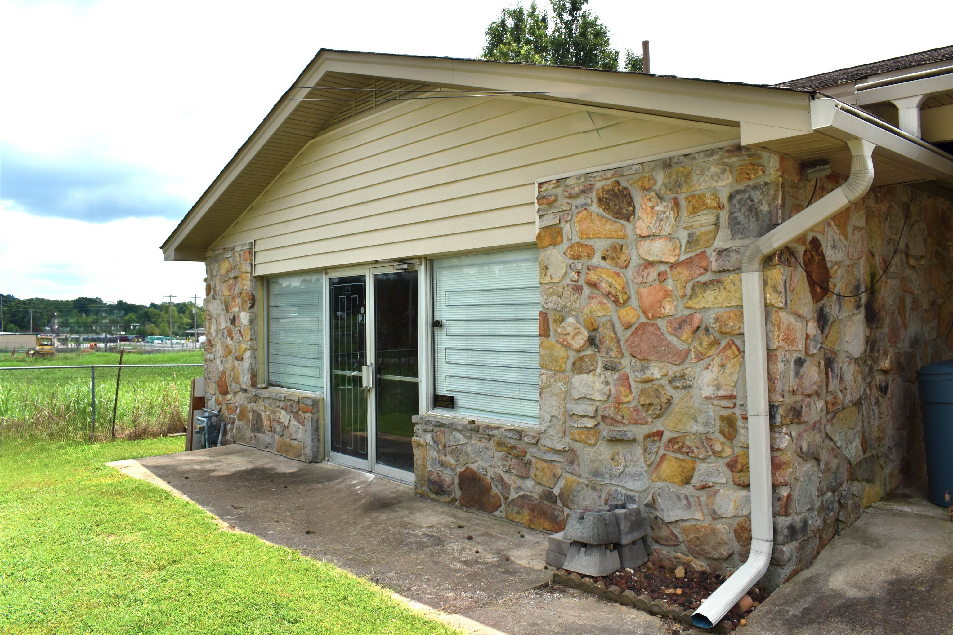 1112  Maple  Mountain View, AR