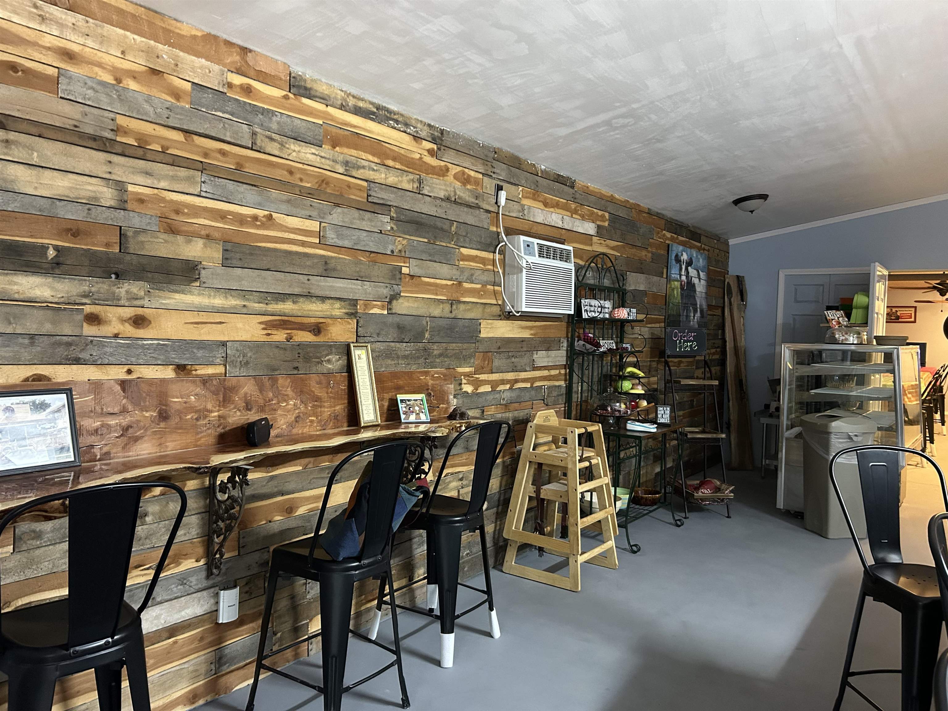 214 E Main  Hardy, AR