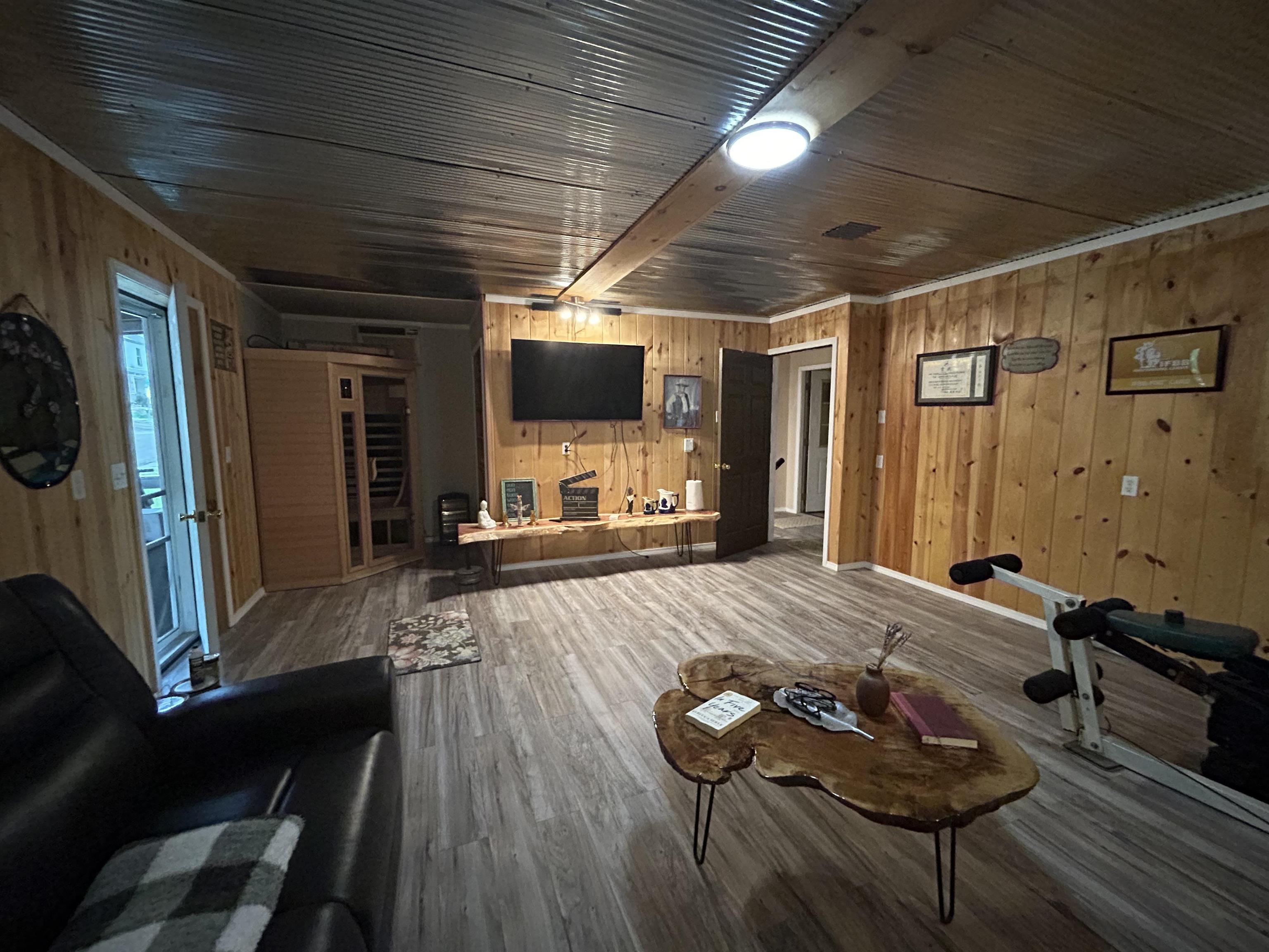 214 E Main  Hardy, AR