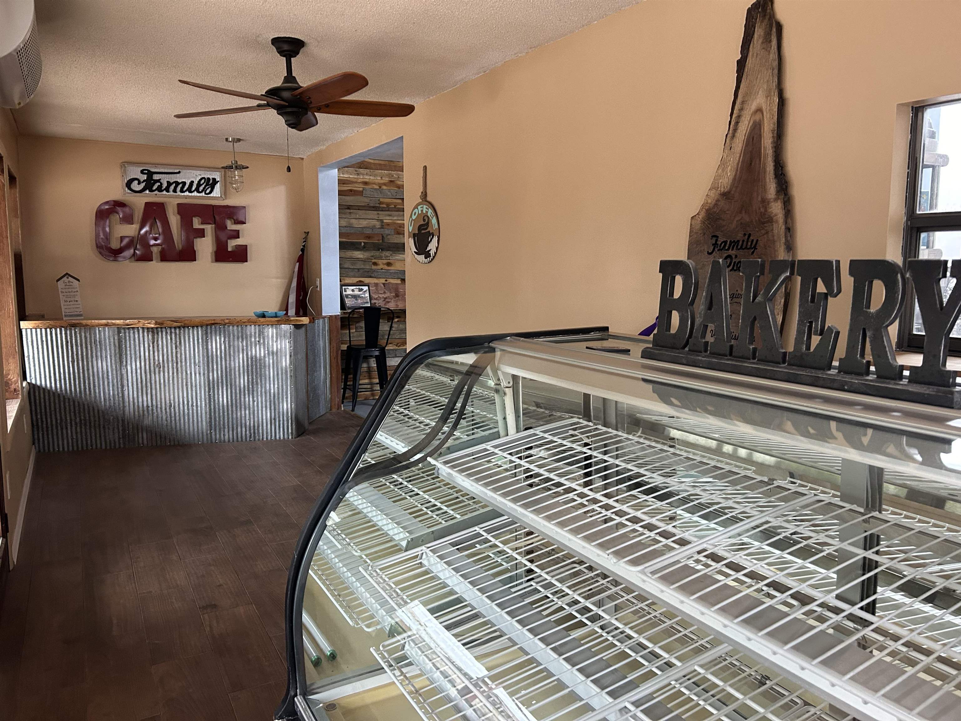 214 E Main  Hardy, AR