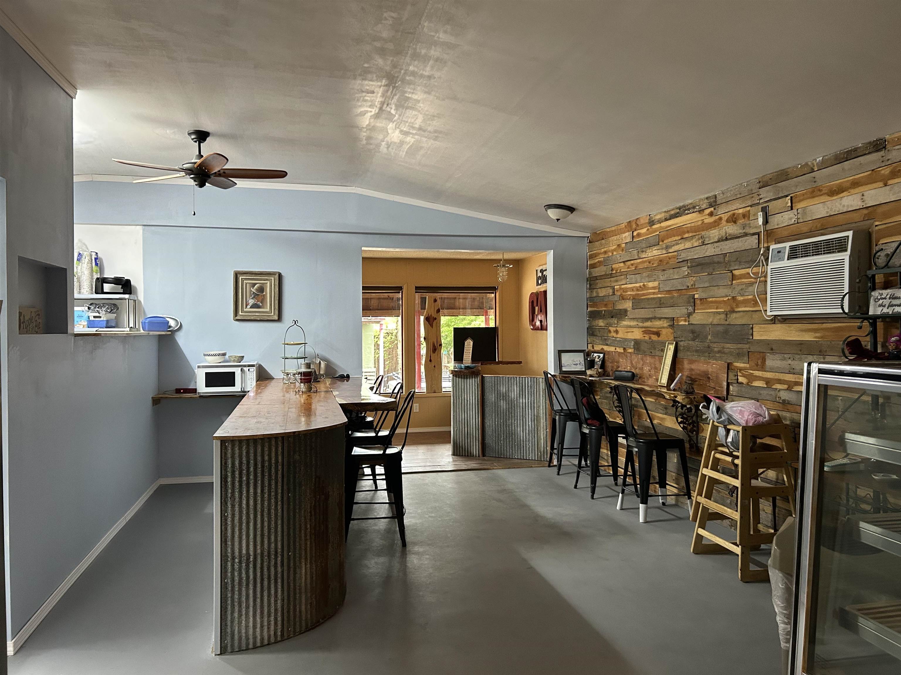 214 E Main  Hardy, AR