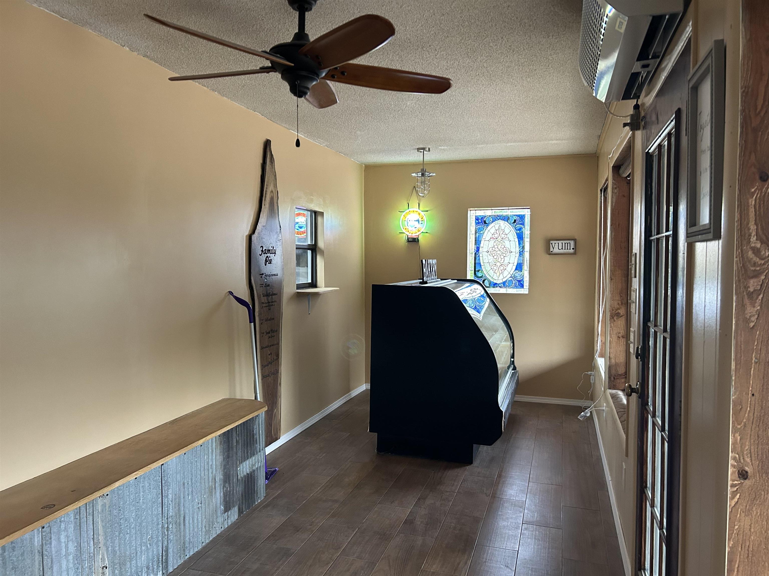 214 E Main  Hardy, AR