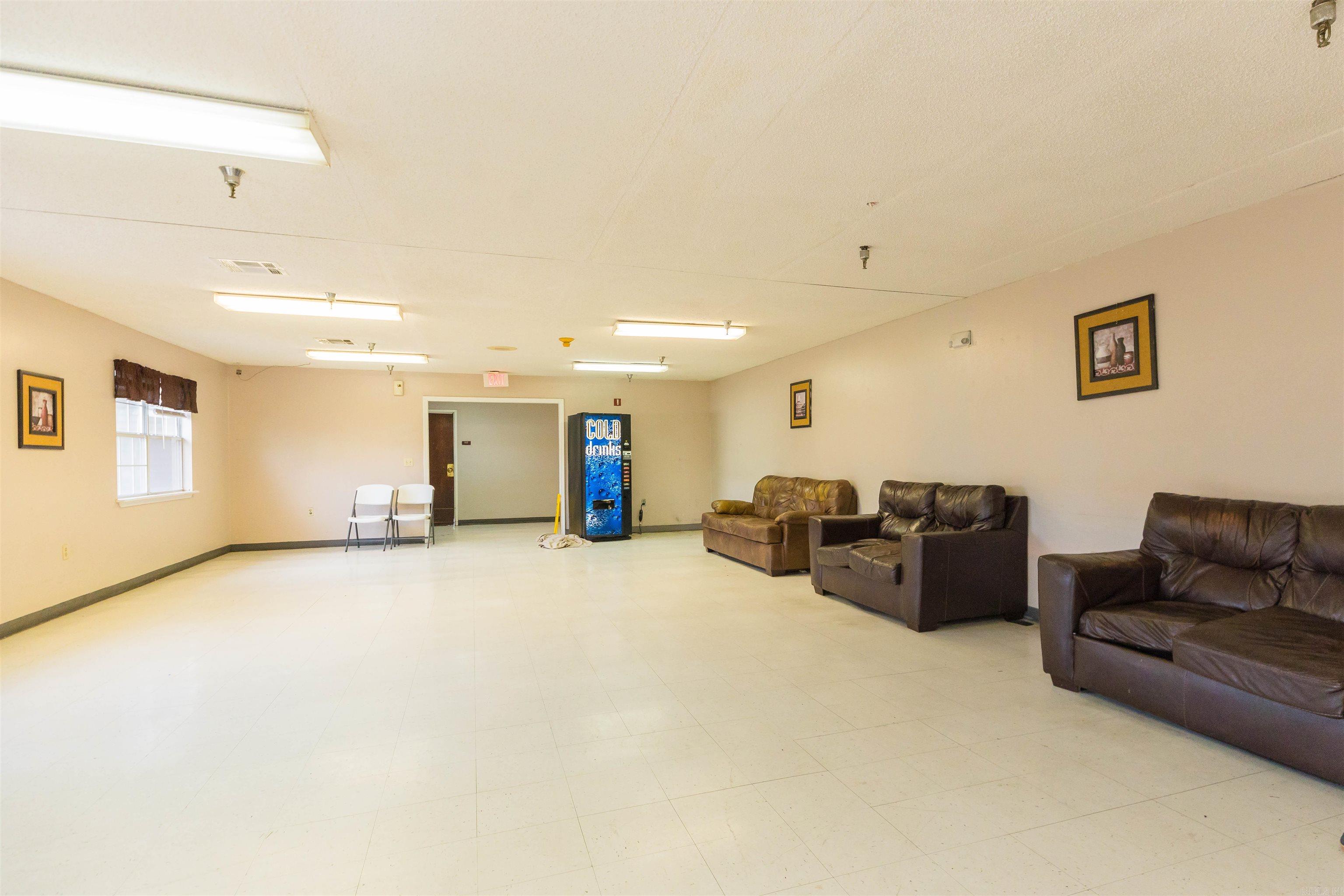 1804  lindauer  Forest City, AR