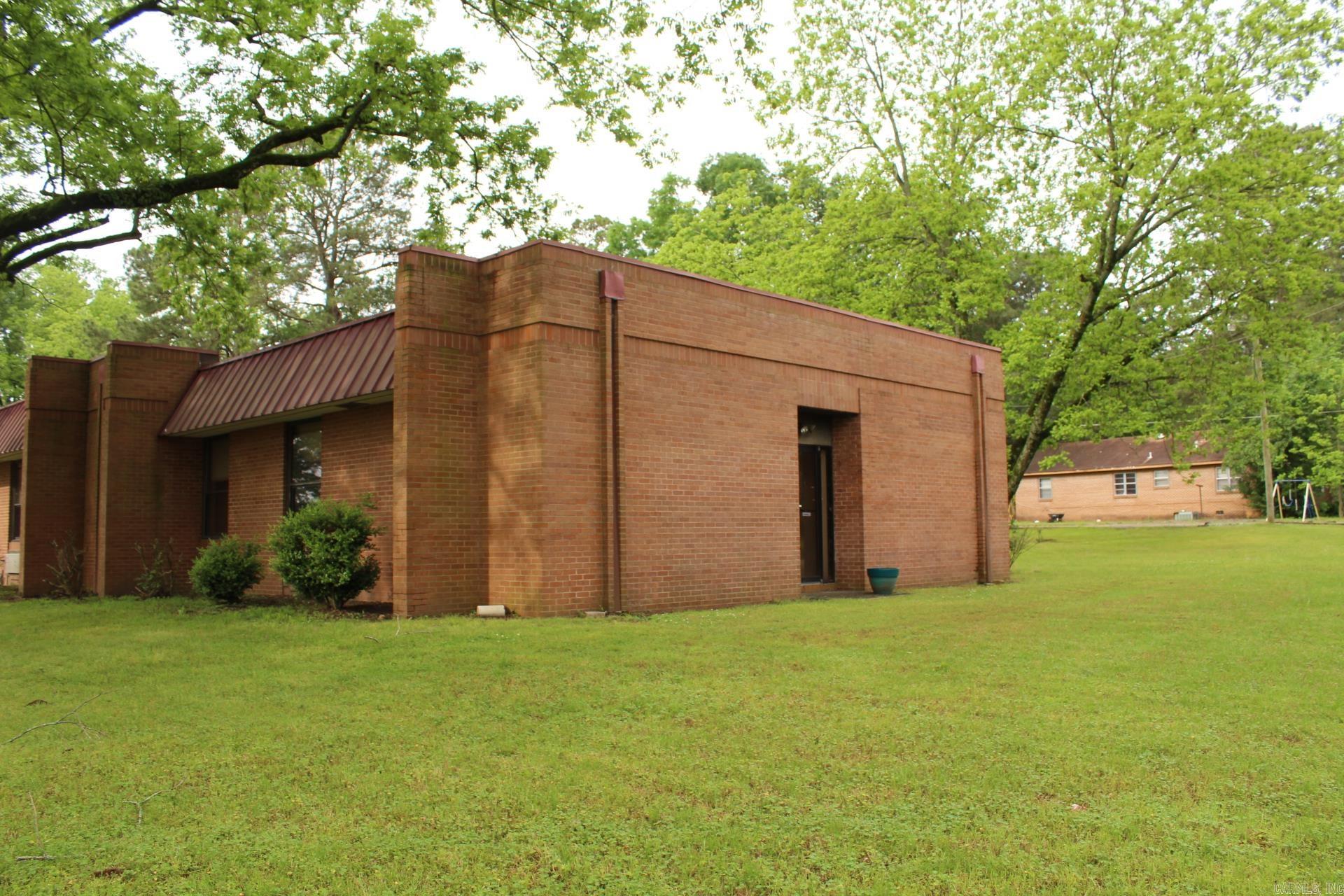 625 N Main  Nashville, AR