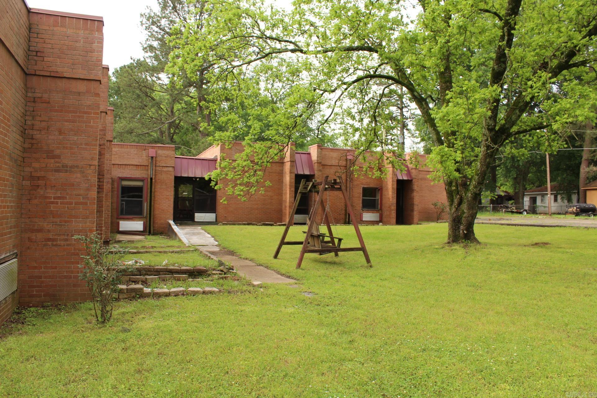 625 N Main  Nashville, AR