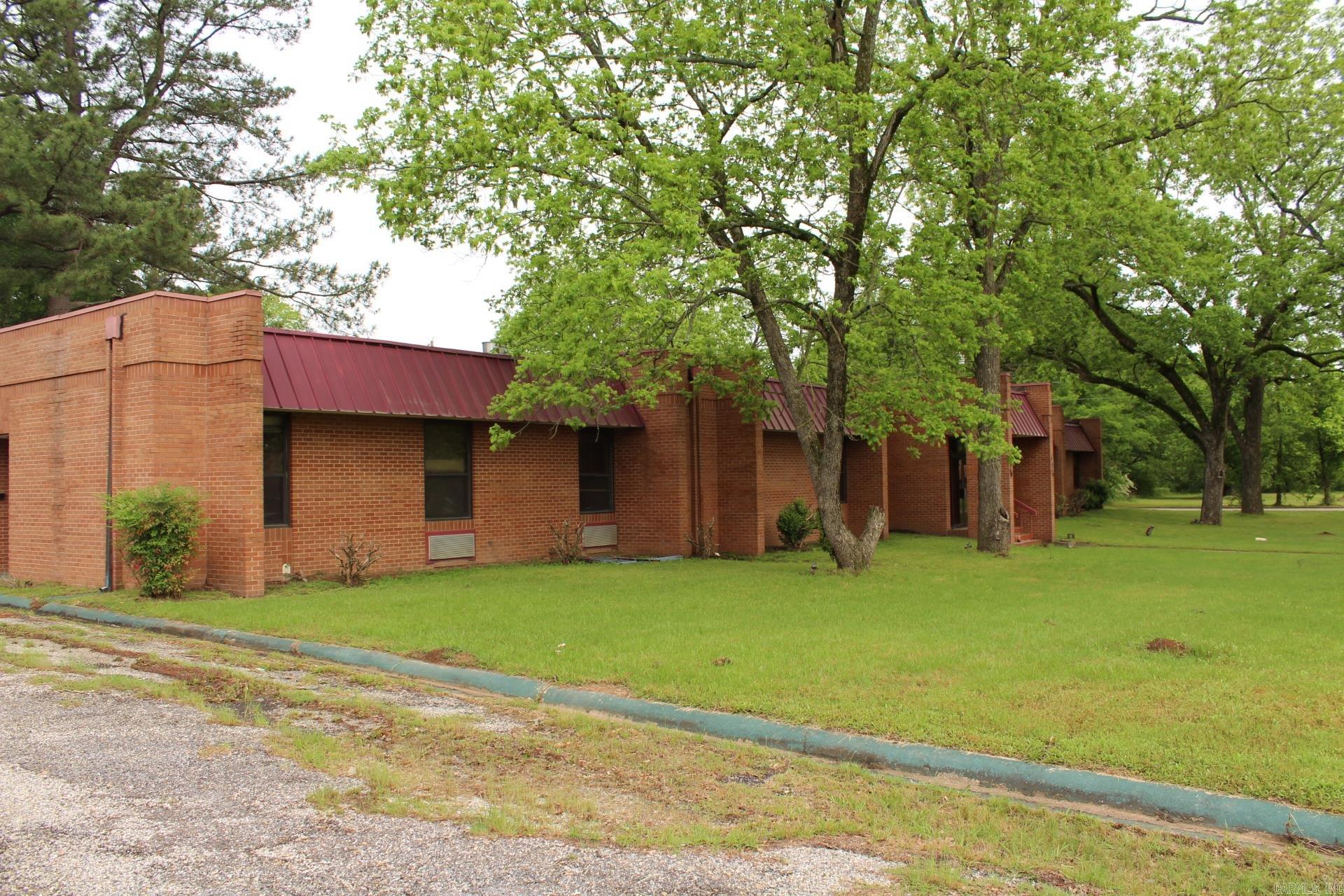 625 N Main  Nashville, AR