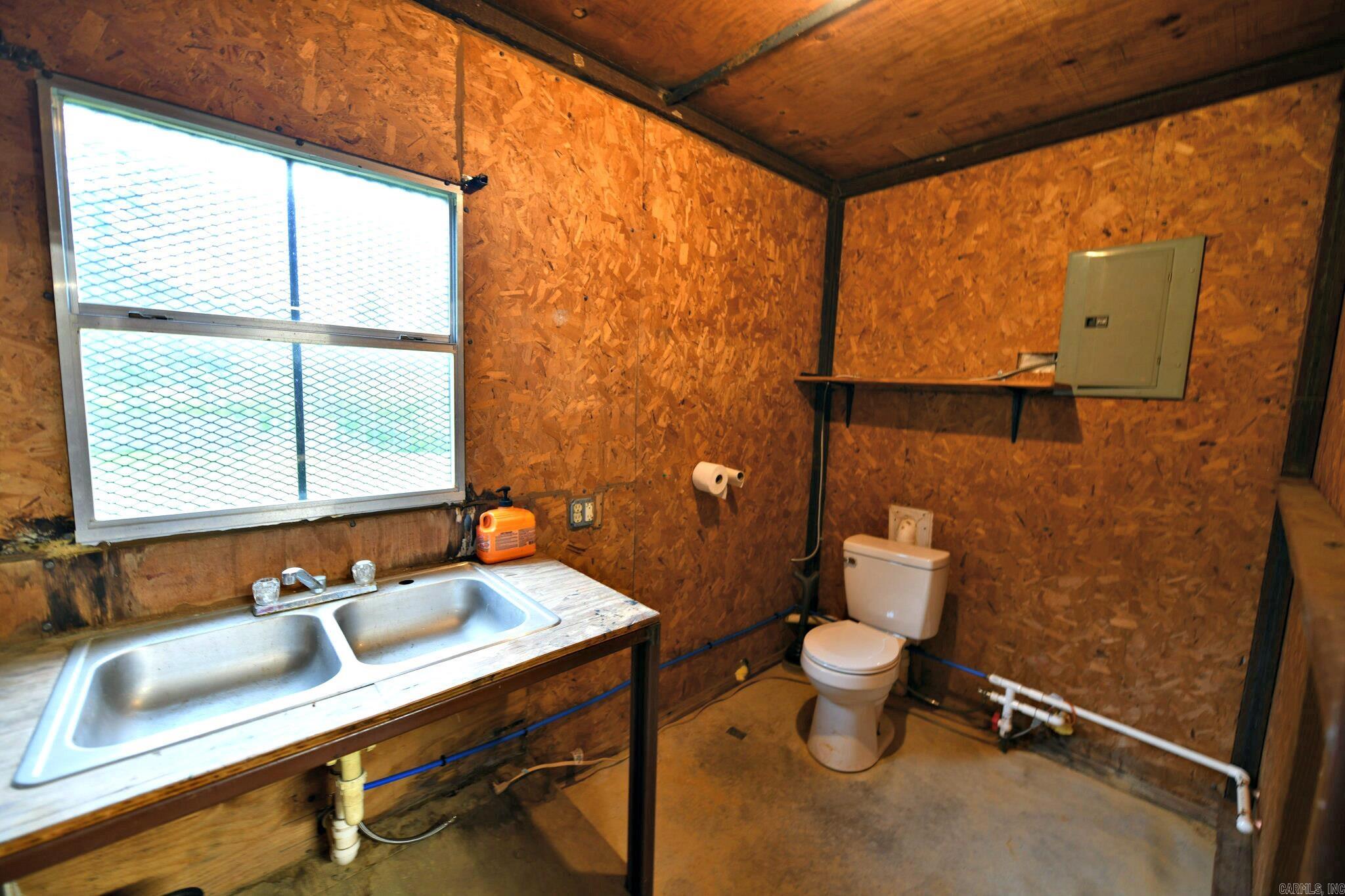 1406  Vivian  Mena, AR