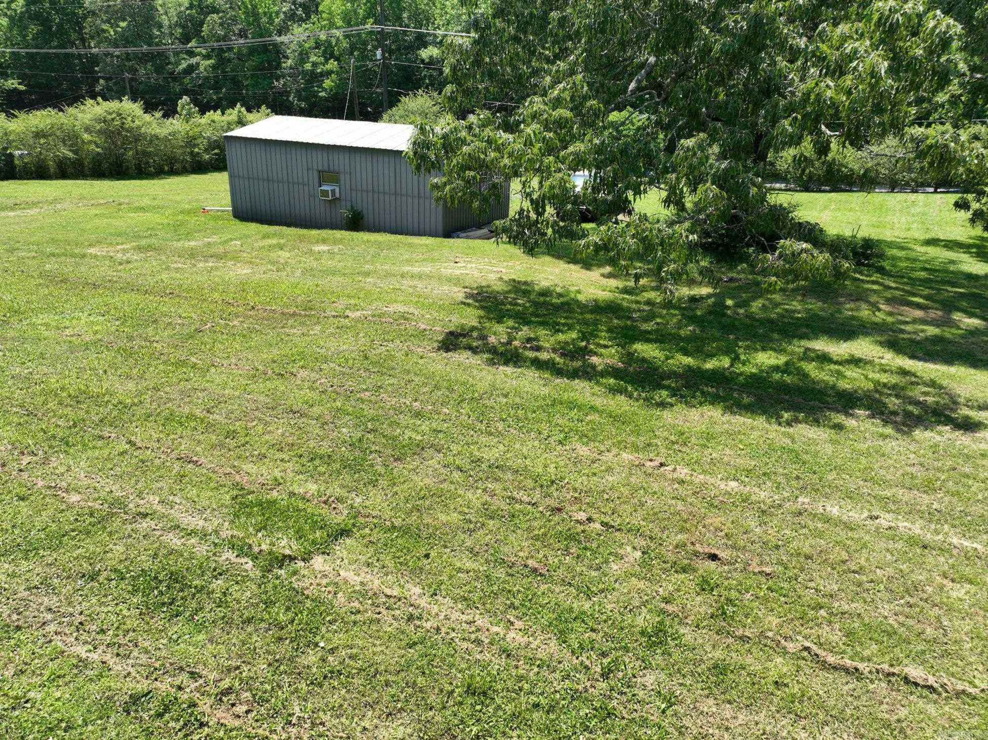 1406  Vivian  Mena, AR