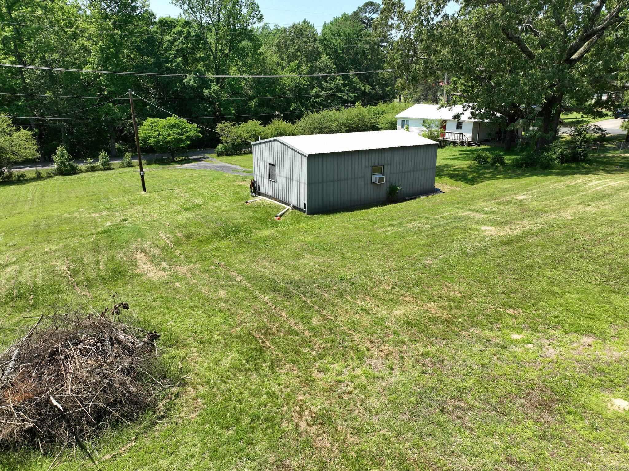 1406  Vivian  Mena, AR