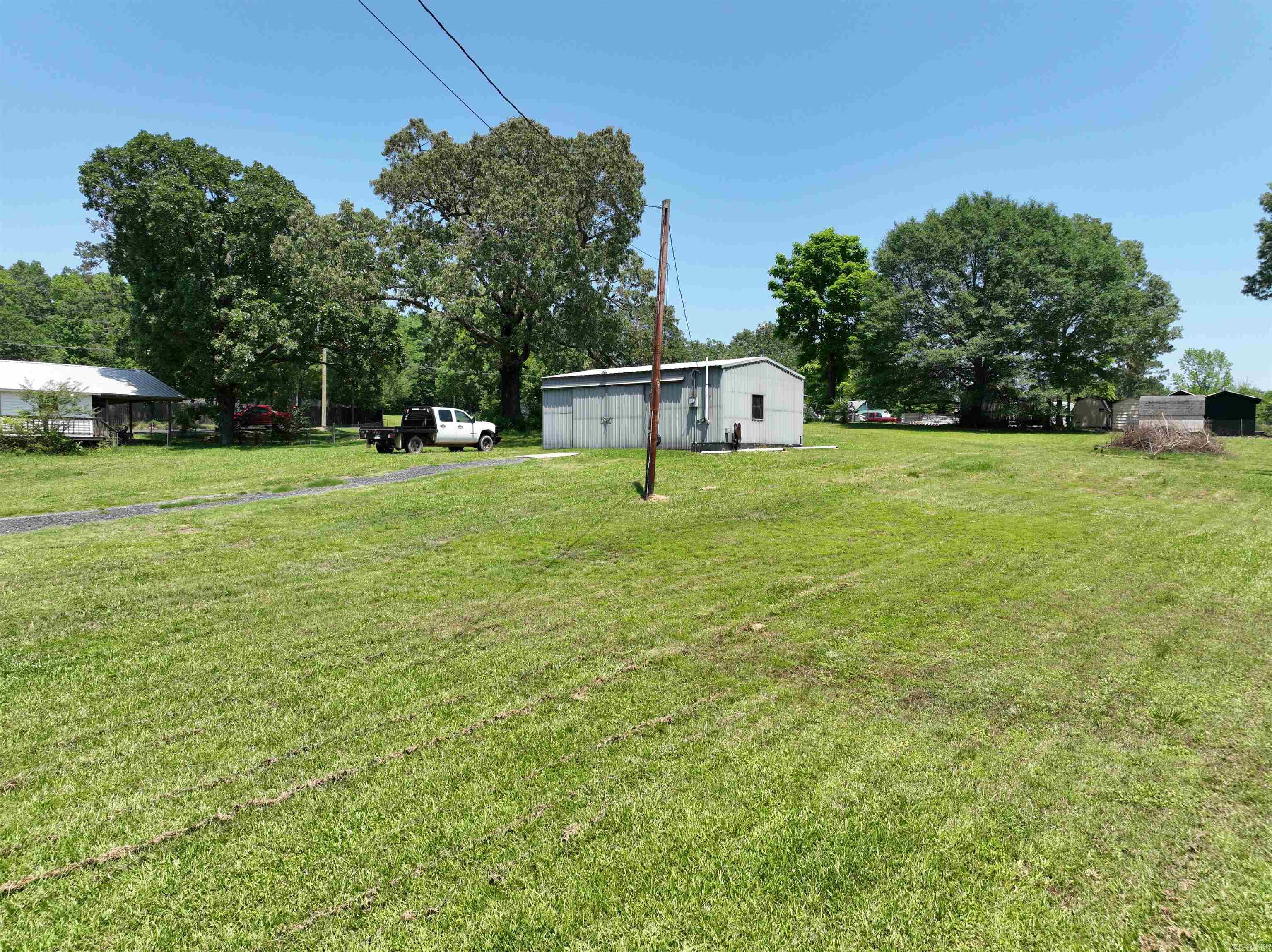 1406  Vivian  Mena, AR