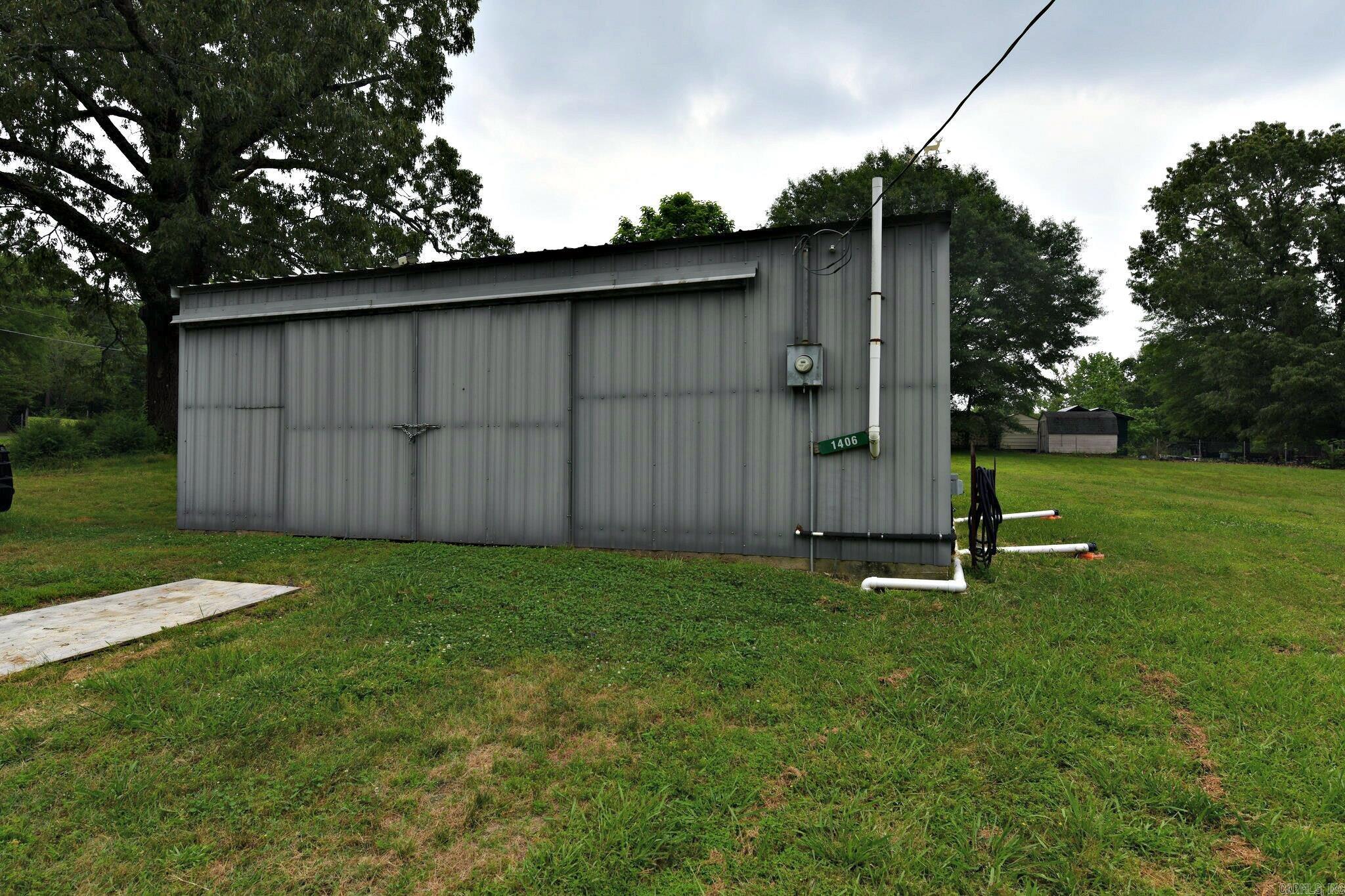 1406  Vivian  Mena, AR