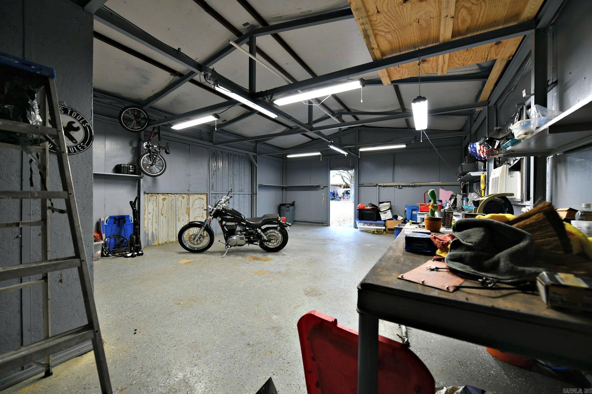 1406  Vivian  Mena, AR