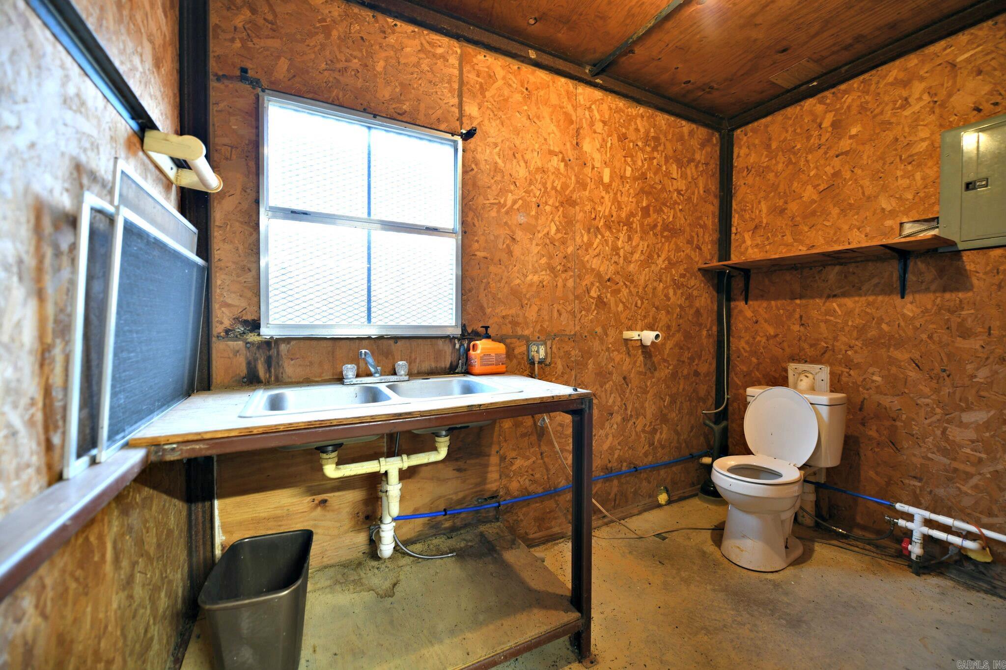 1406  Vivian  Mena, AR