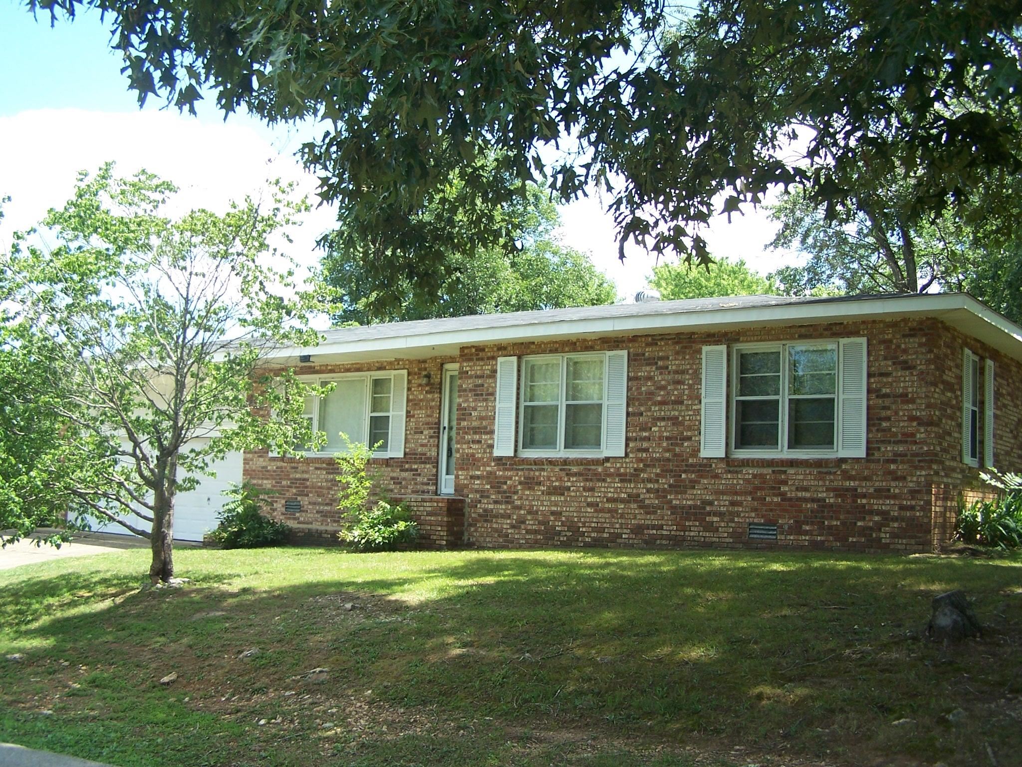 250 S 12th St  Mammoth Spring, AR
