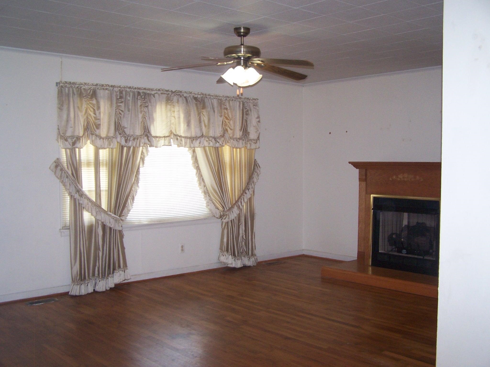 250 S 12th St  Mammoth Spring, AR