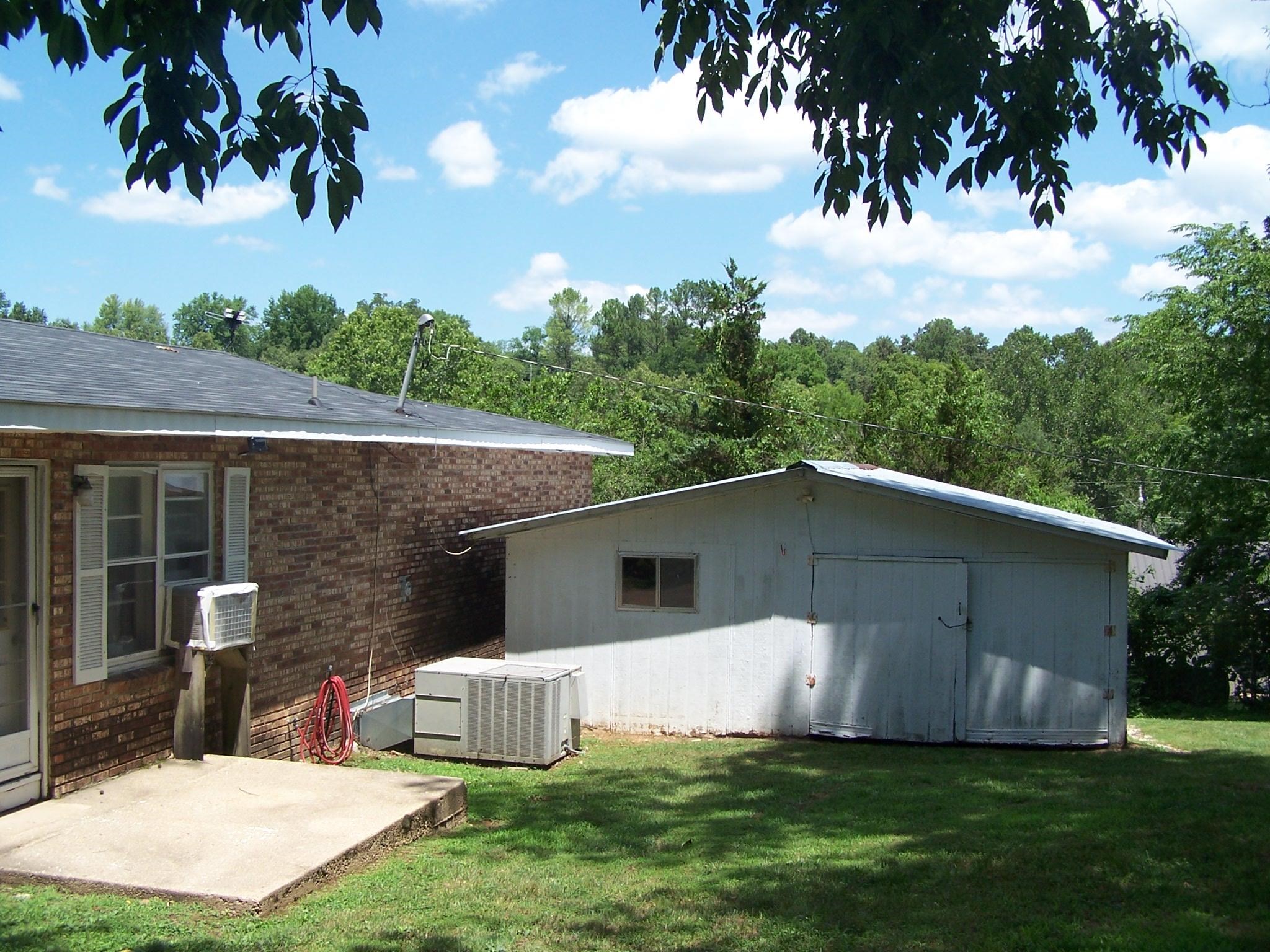 250 S 12th St  Mammoth Spring, AR