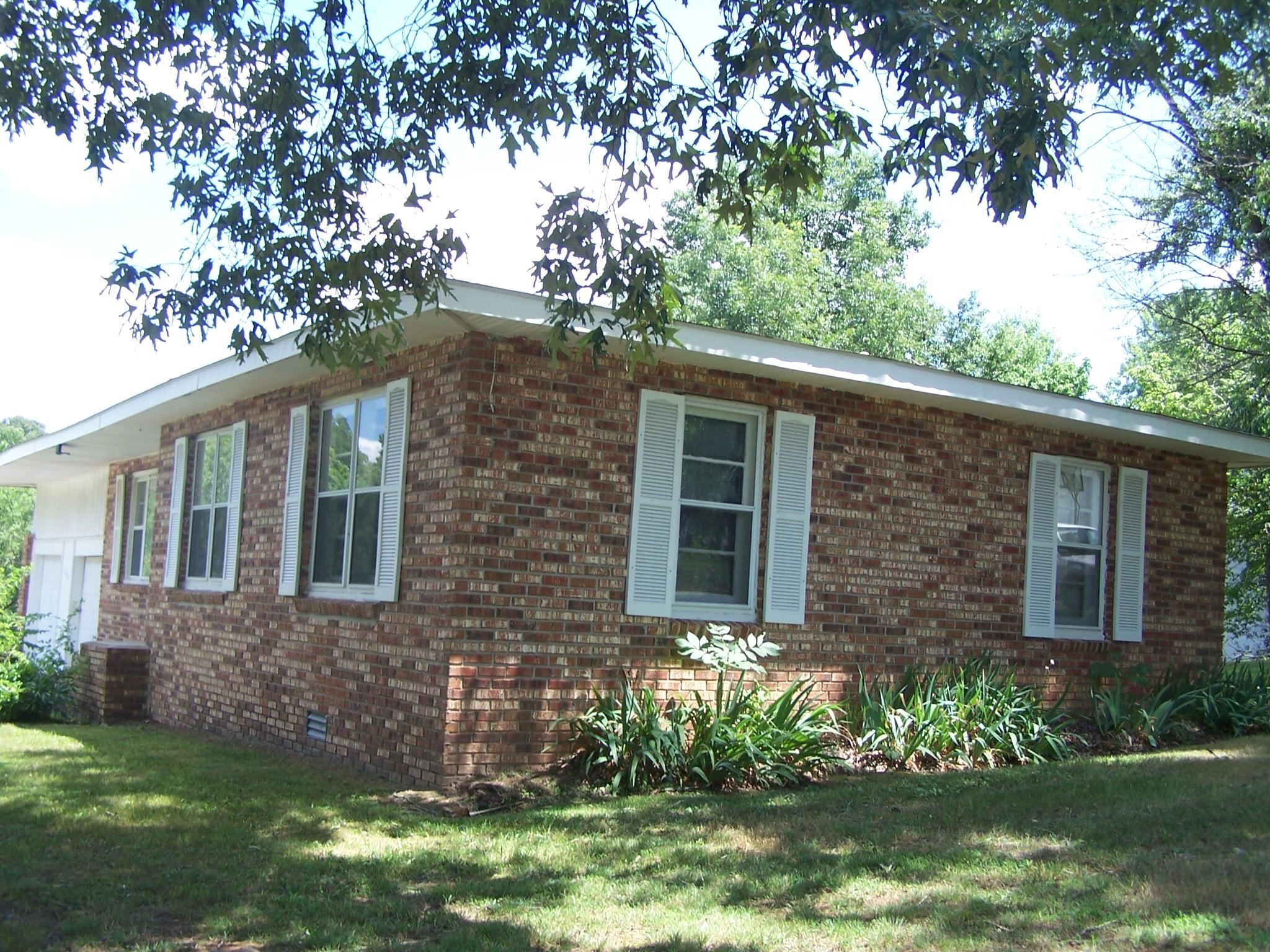 250 S 12th St  Mammoth Spring, AR