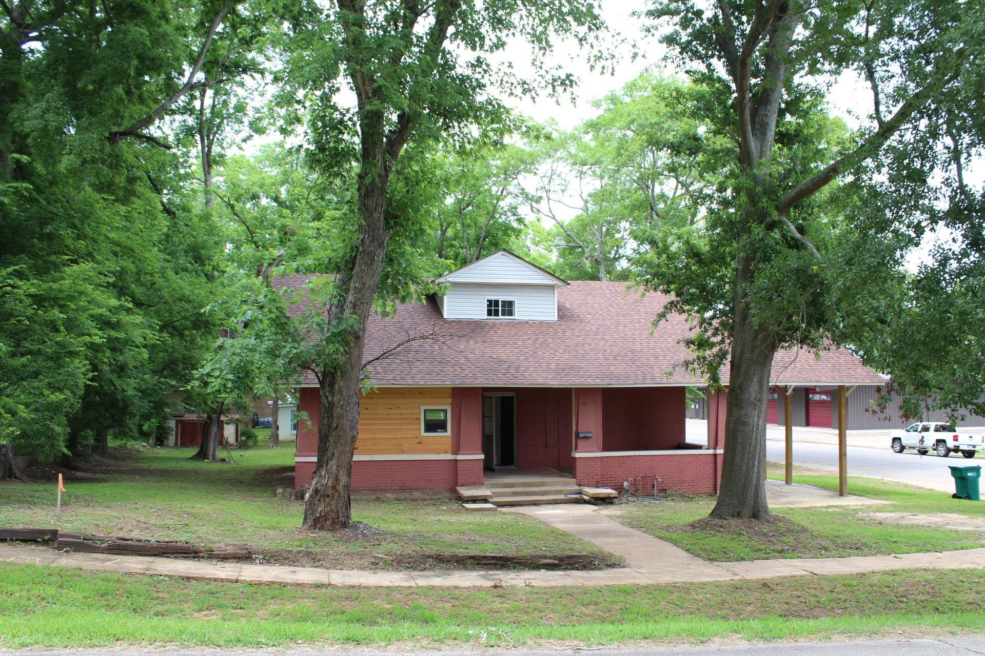 202 W Clark  Nashville, AR