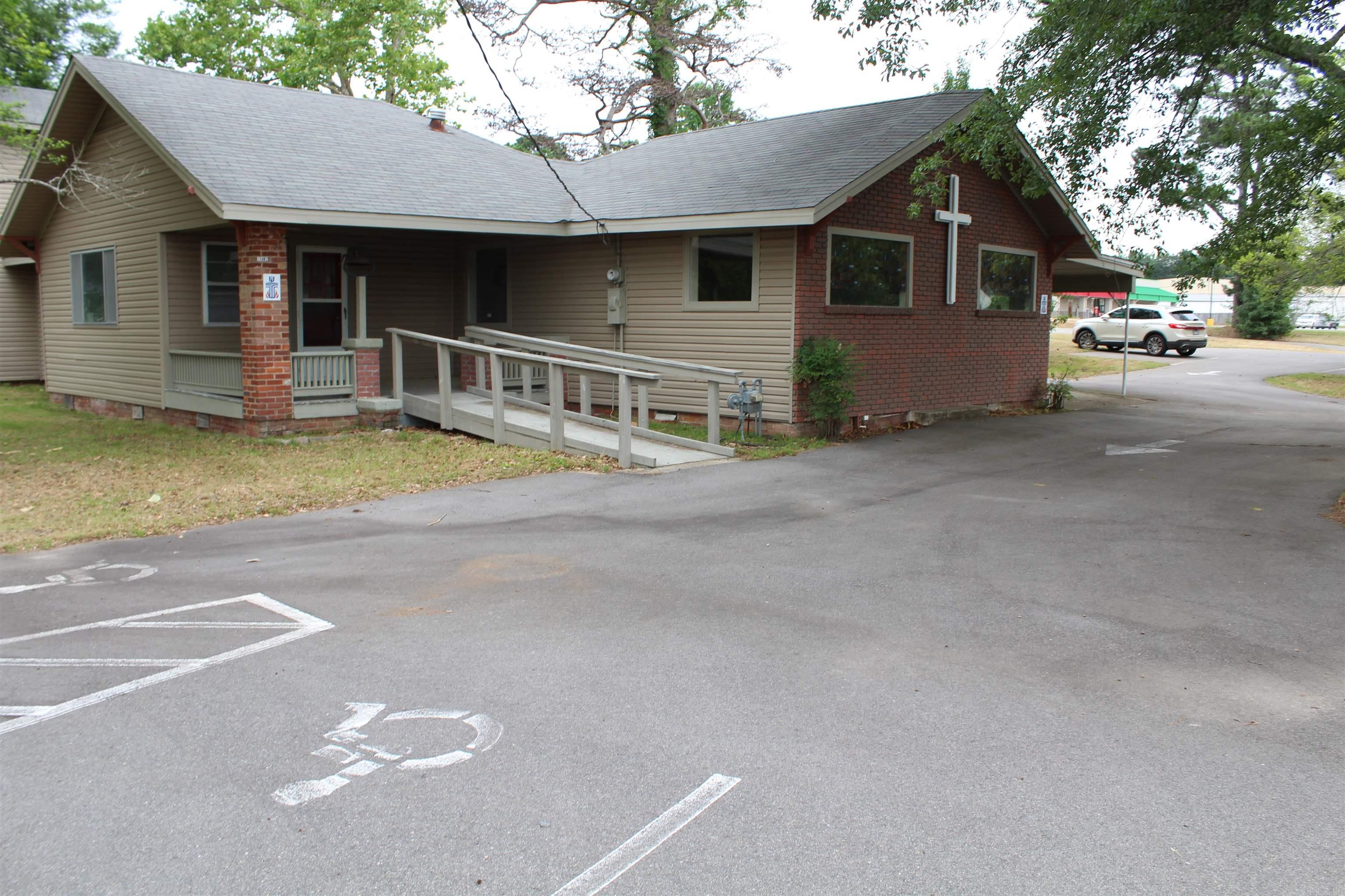 15802  Arch  Little Rock, AR