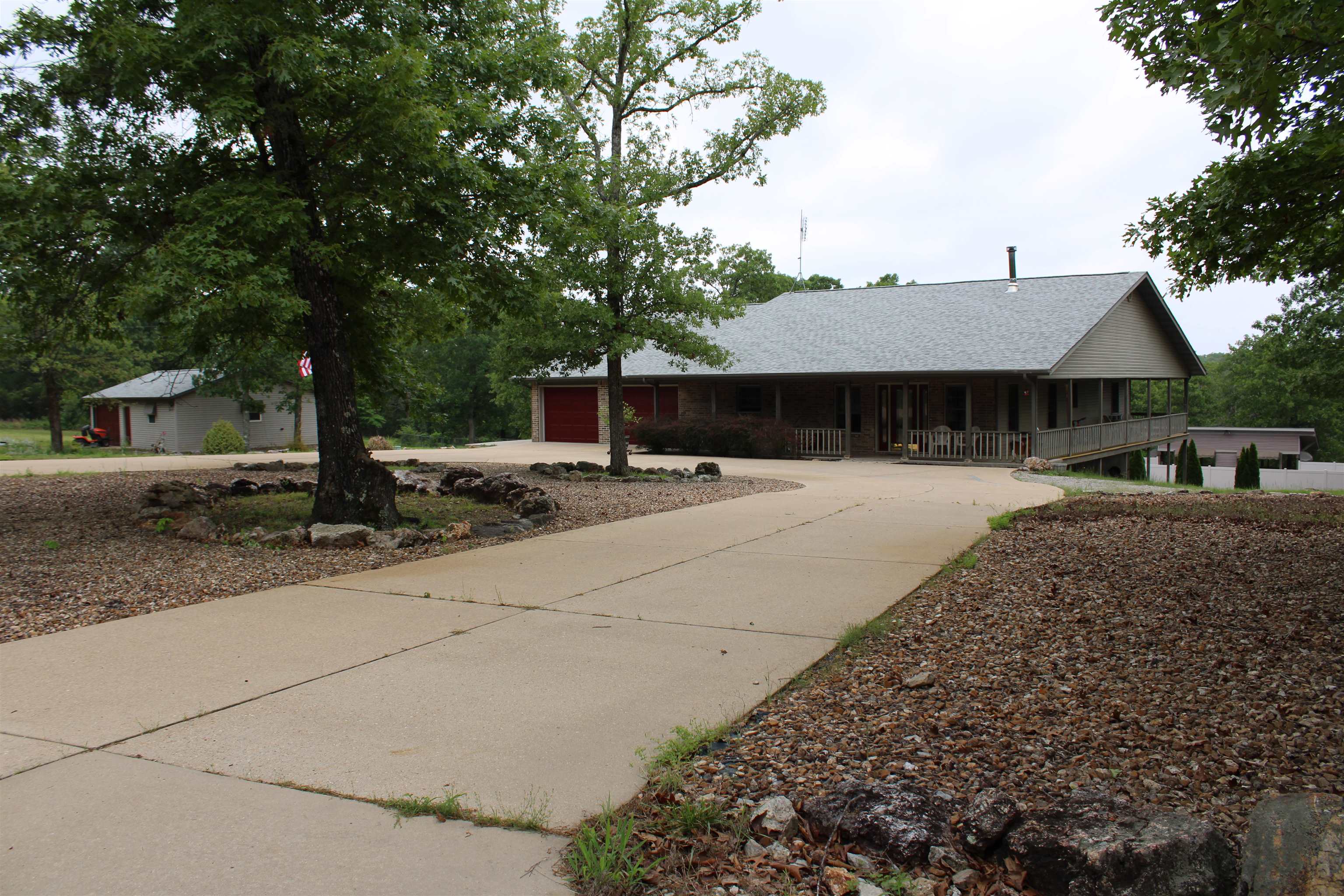 872  Bluewing  Mountain Home, AR