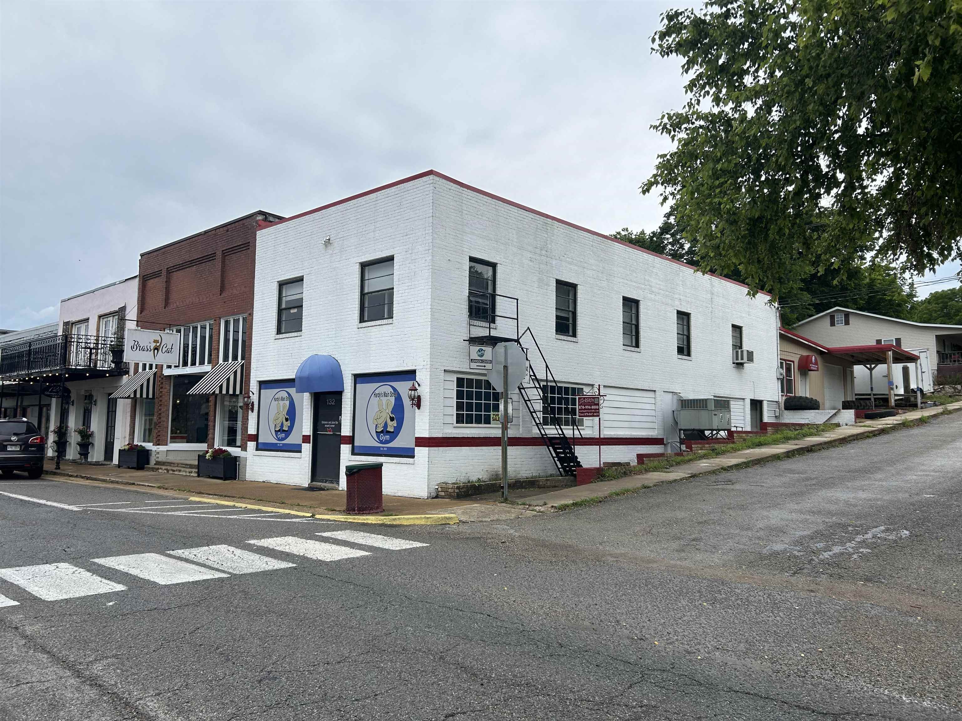 132 E Main  Hardy, AR