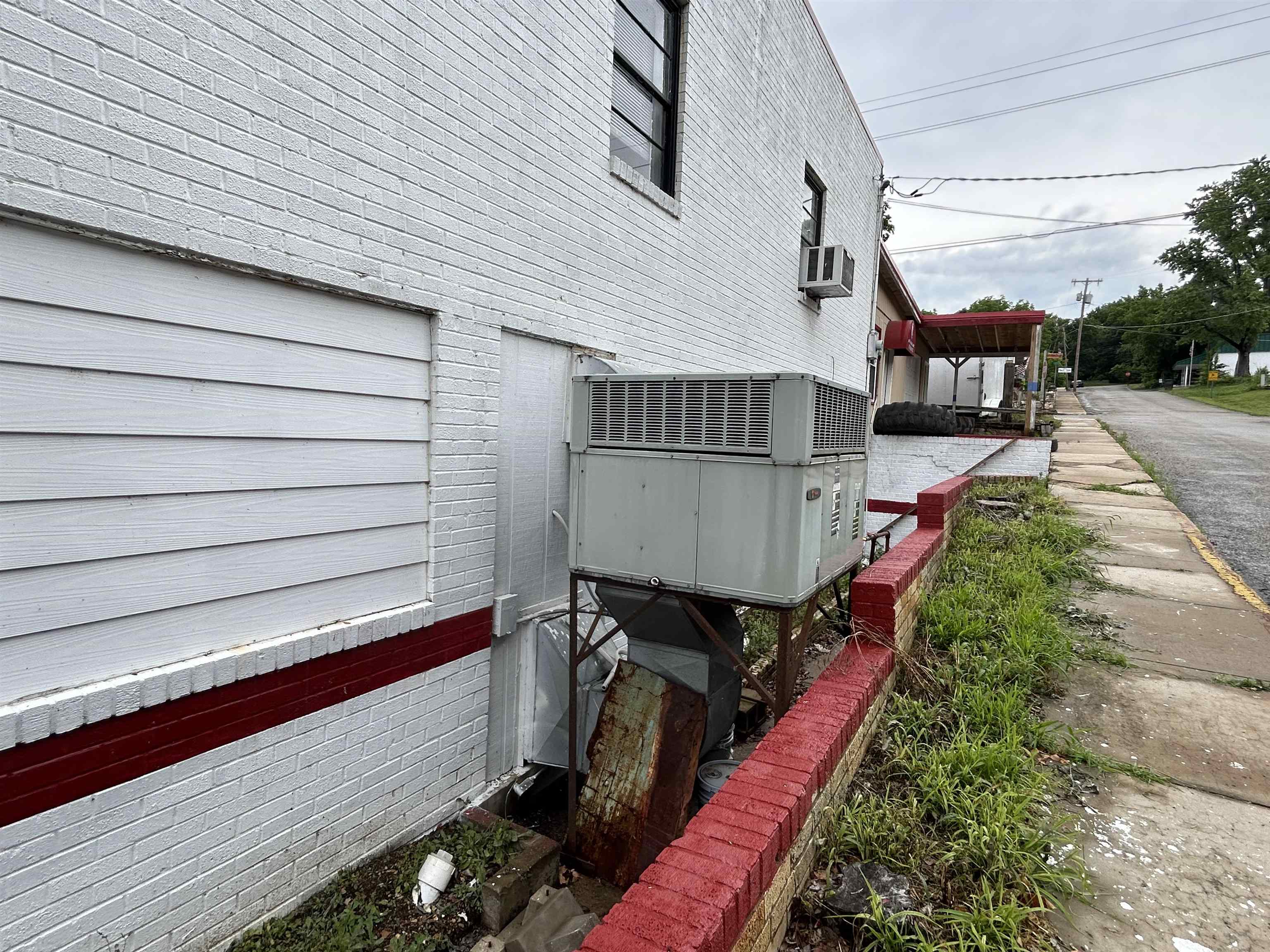 132 E Main  Hardy, AR