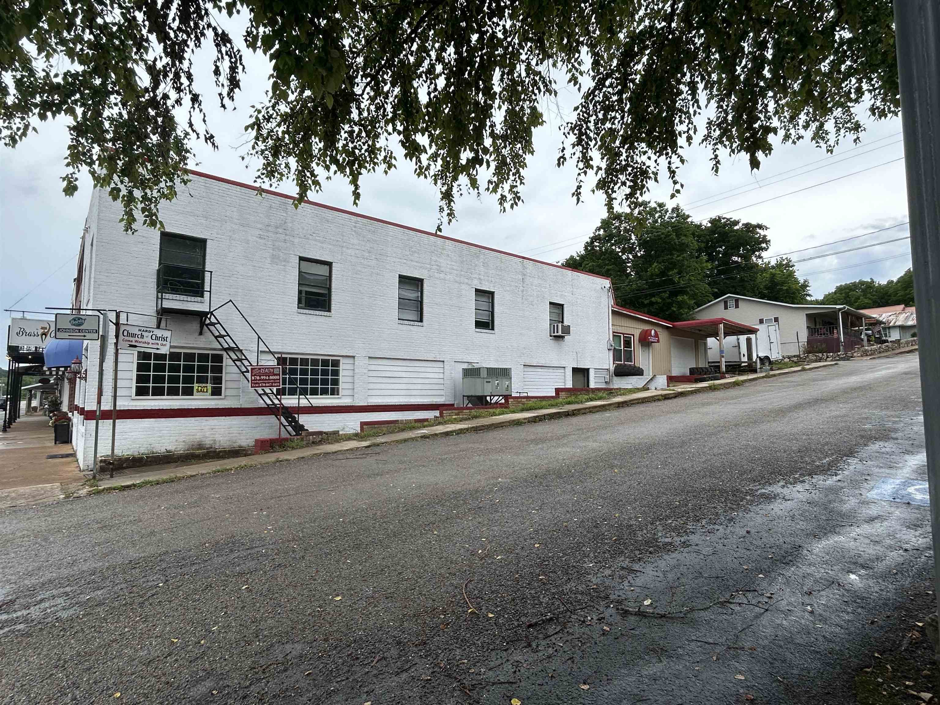 132 E Main  Hardy, AR