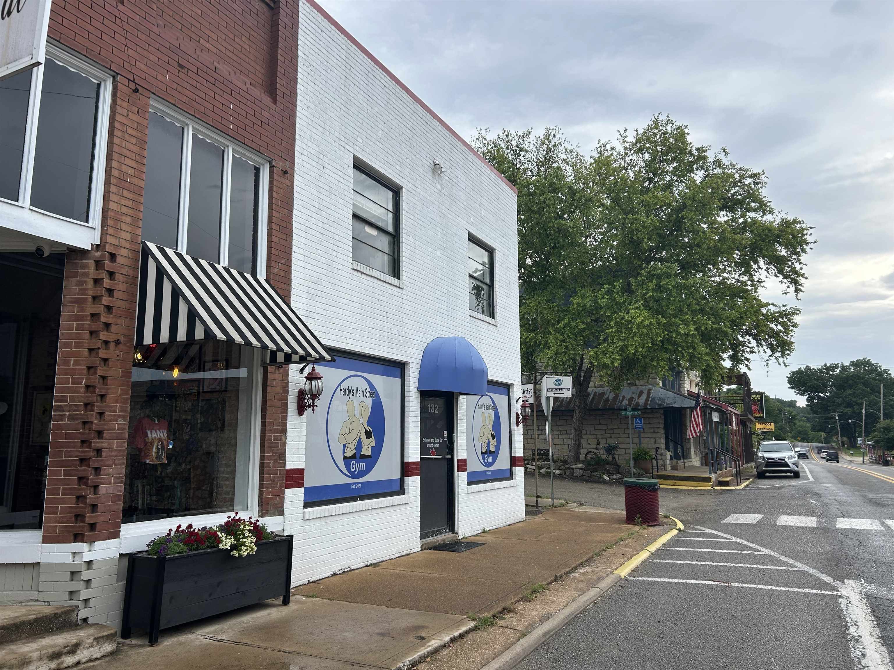 132 E Main  Hardy, AR