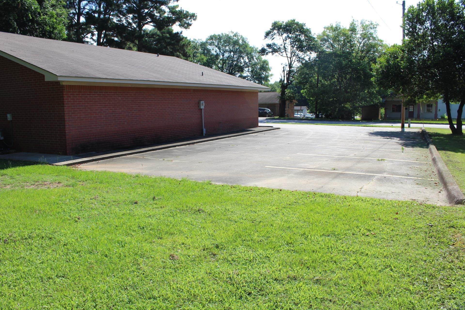 527 N Main  Nashville, AR
