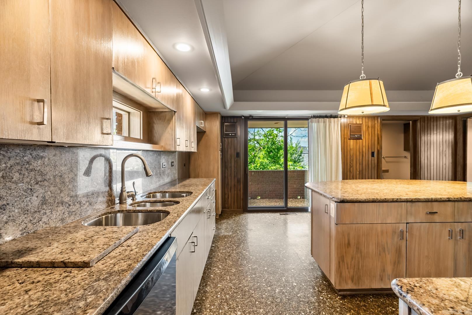 19  Sunset  Cammack Village, AR