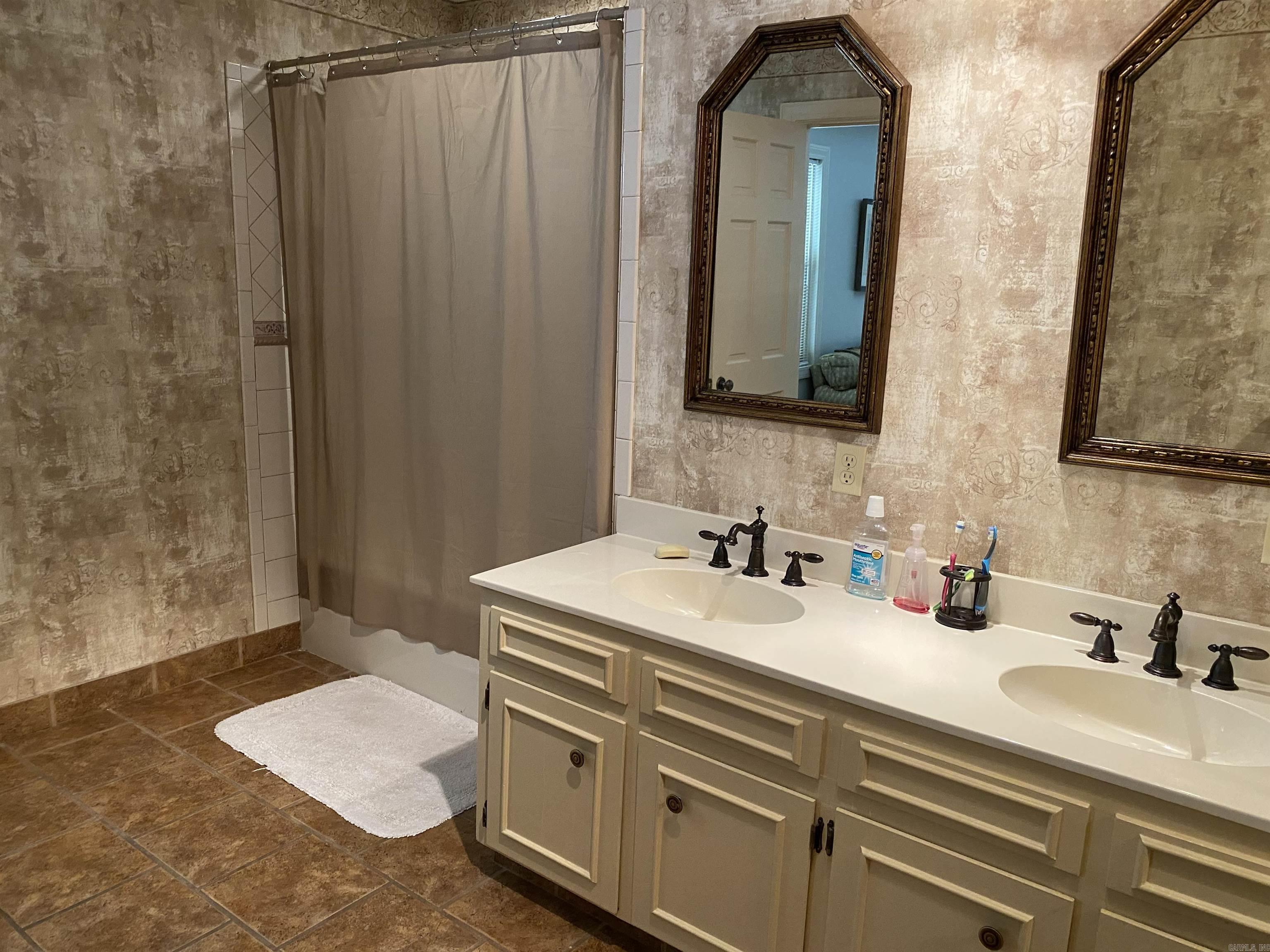 1205 Yorkshire Helena, AR 72342