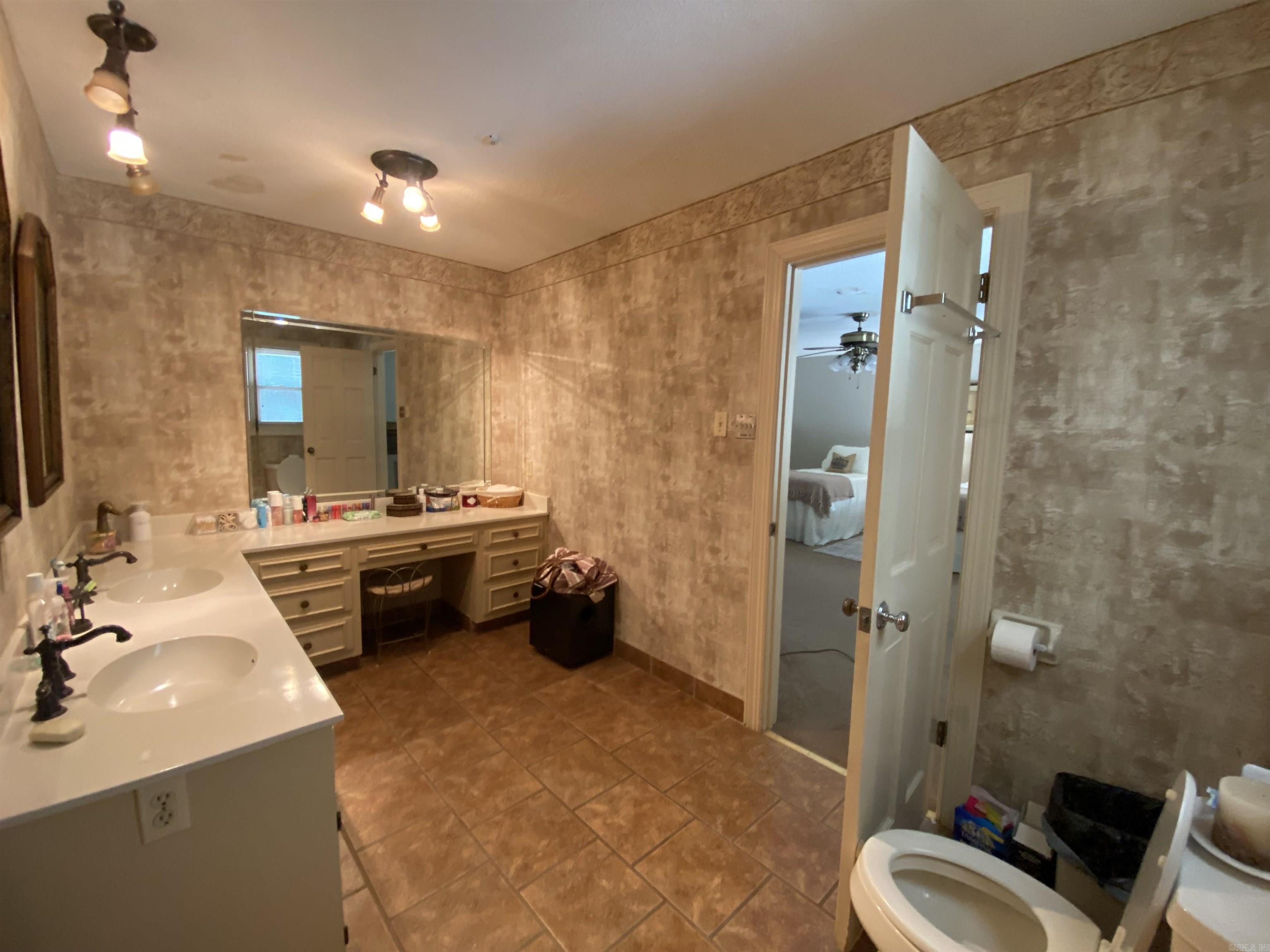 1205 Yorkshire Helena, AR 72342
