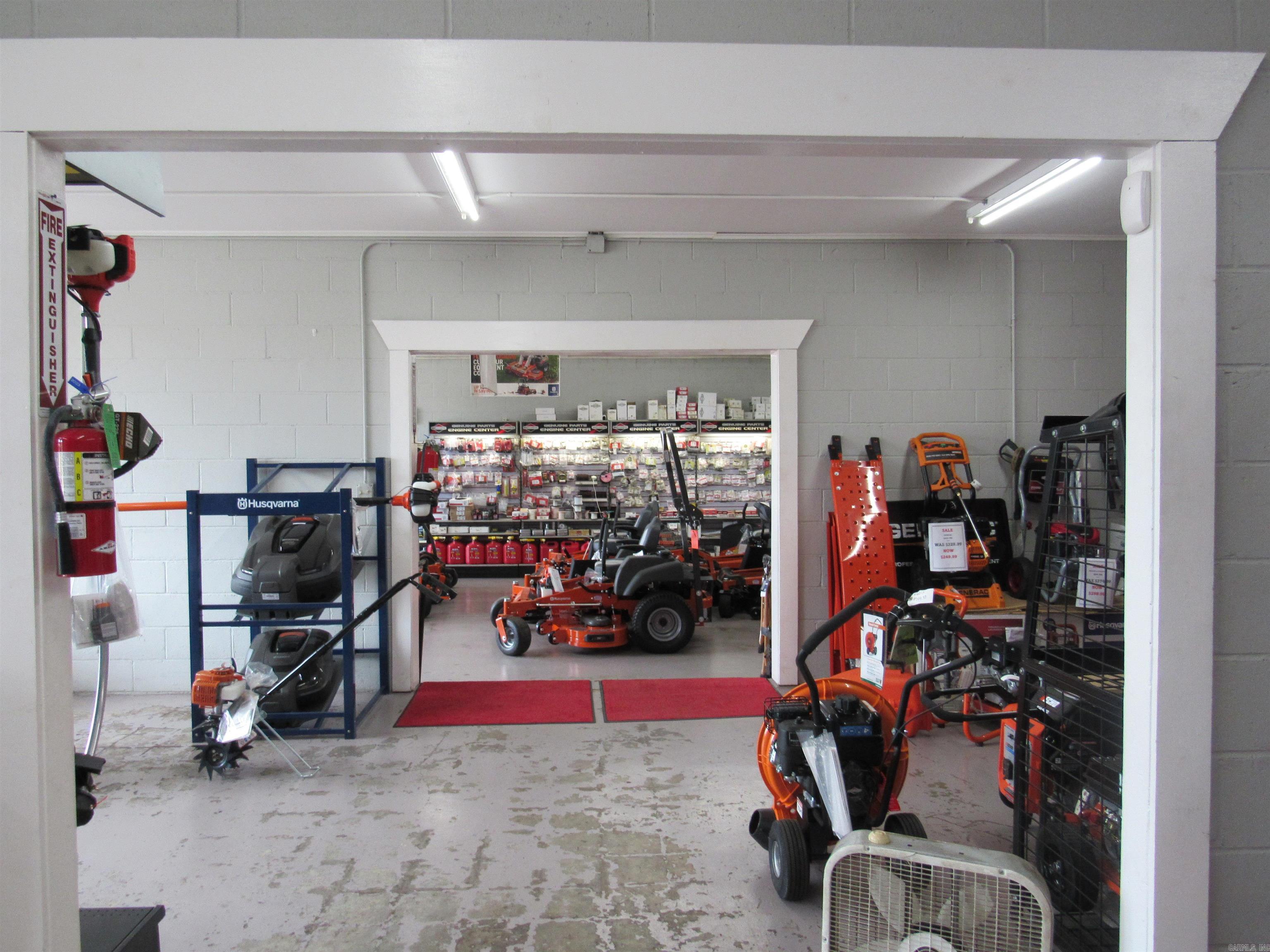 210 E COMMERCE  Morrilton, AR