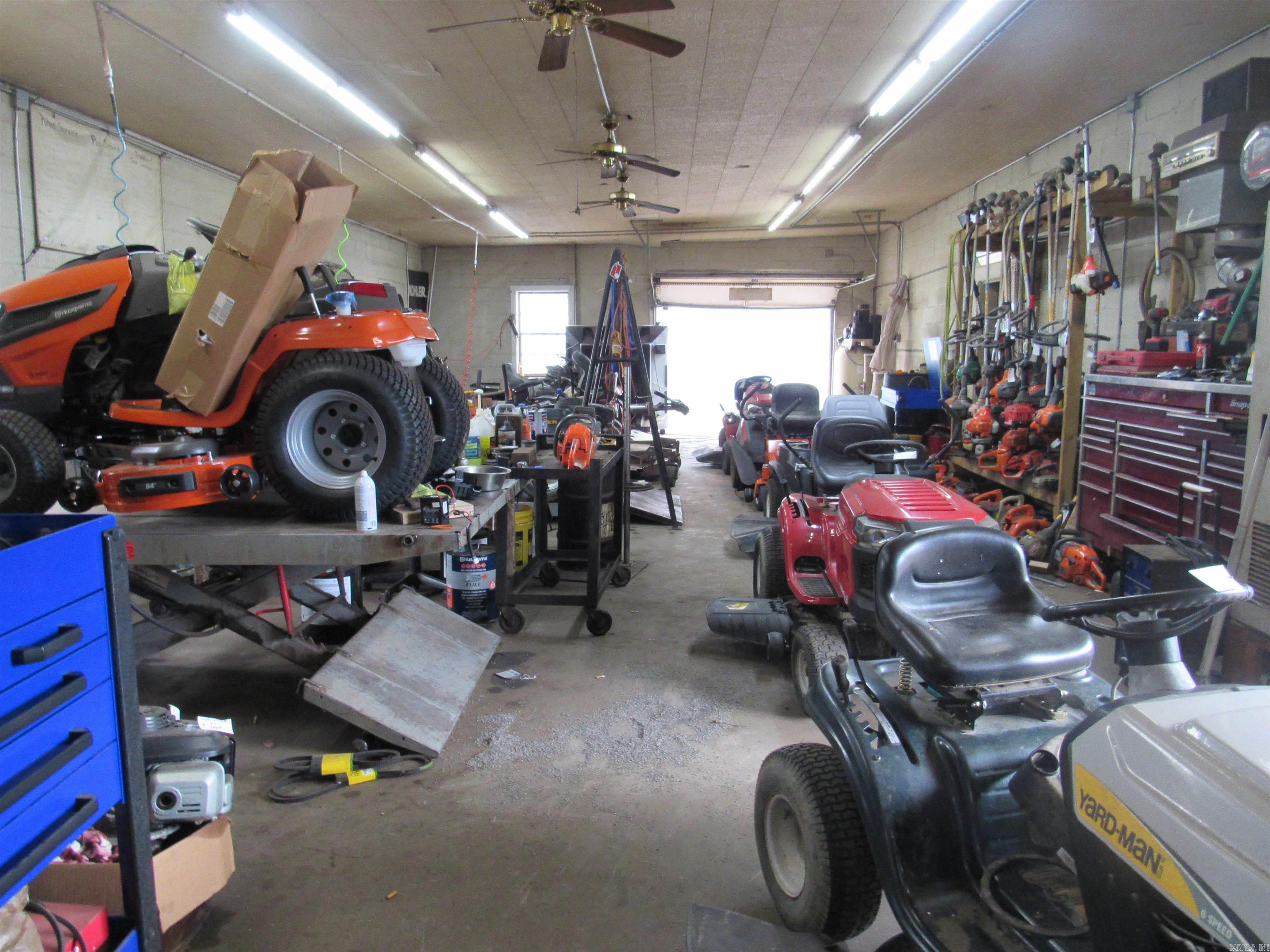 210 E COMMERCE  Morrilton, AR