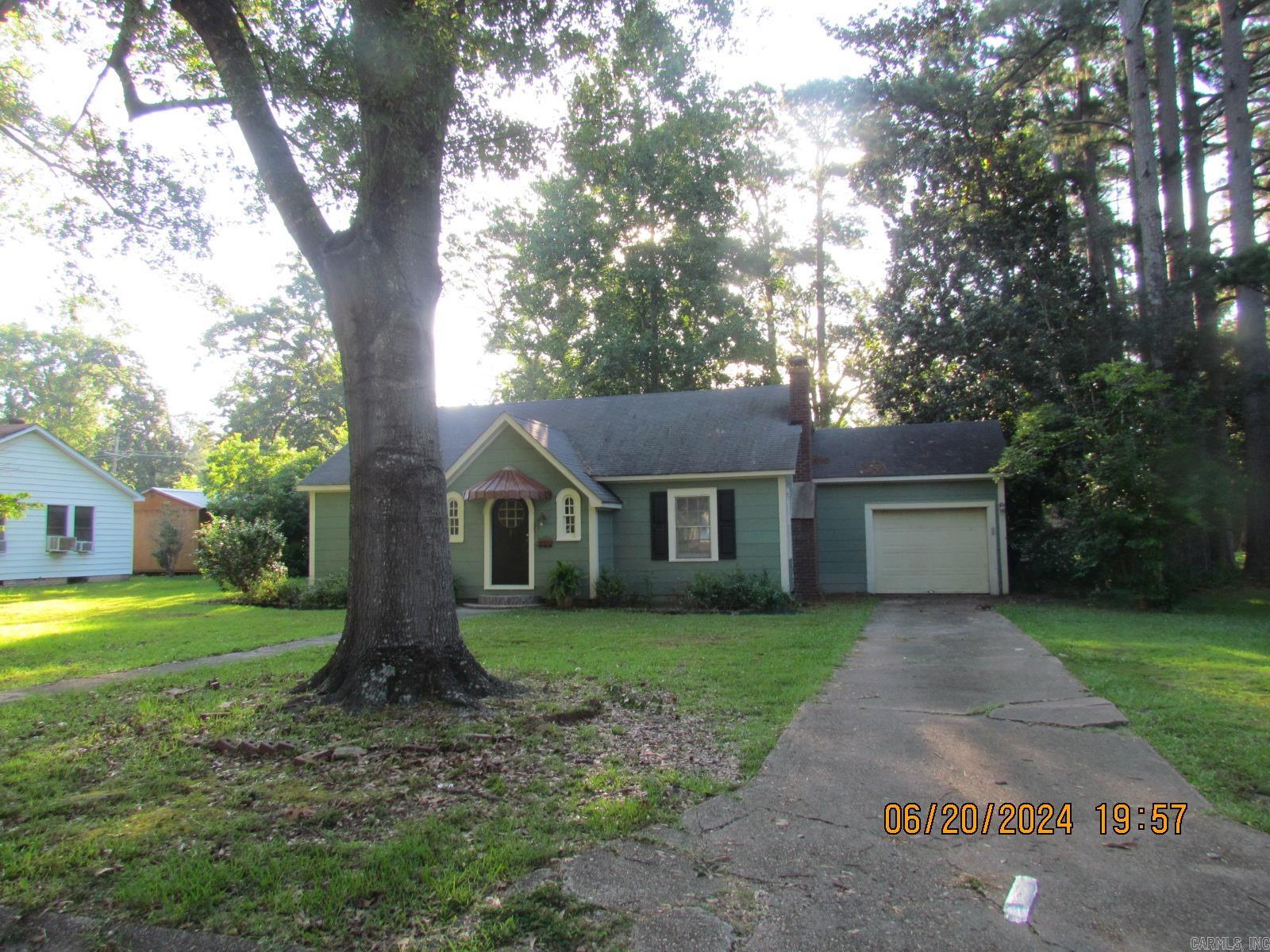1107  Oak  Crossett, AR