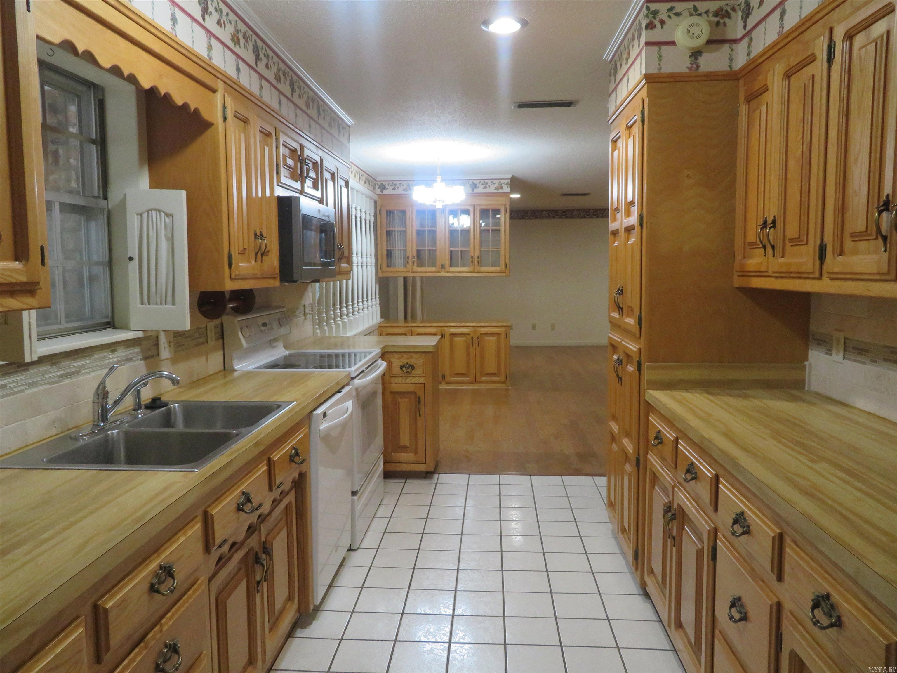 2084  Elaine  Arkadelphia, AR