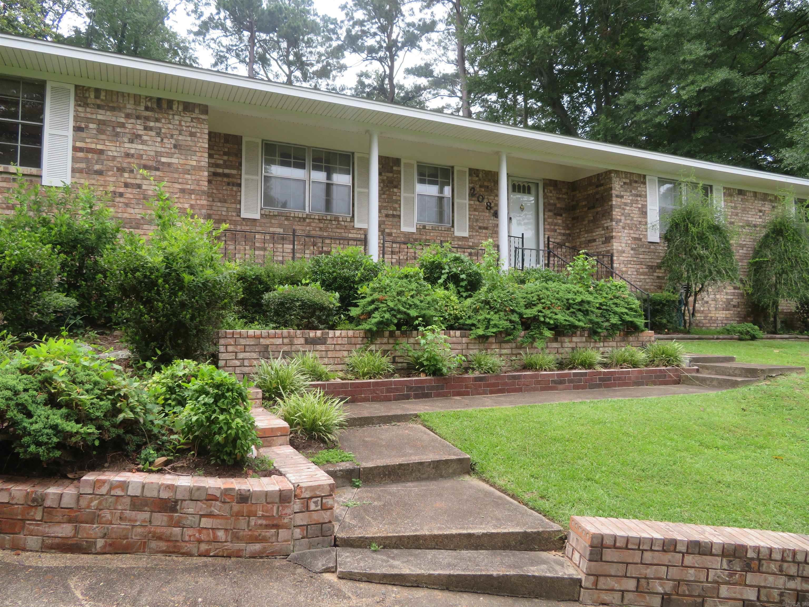 2084  Elaine  Arkadelphia, AR