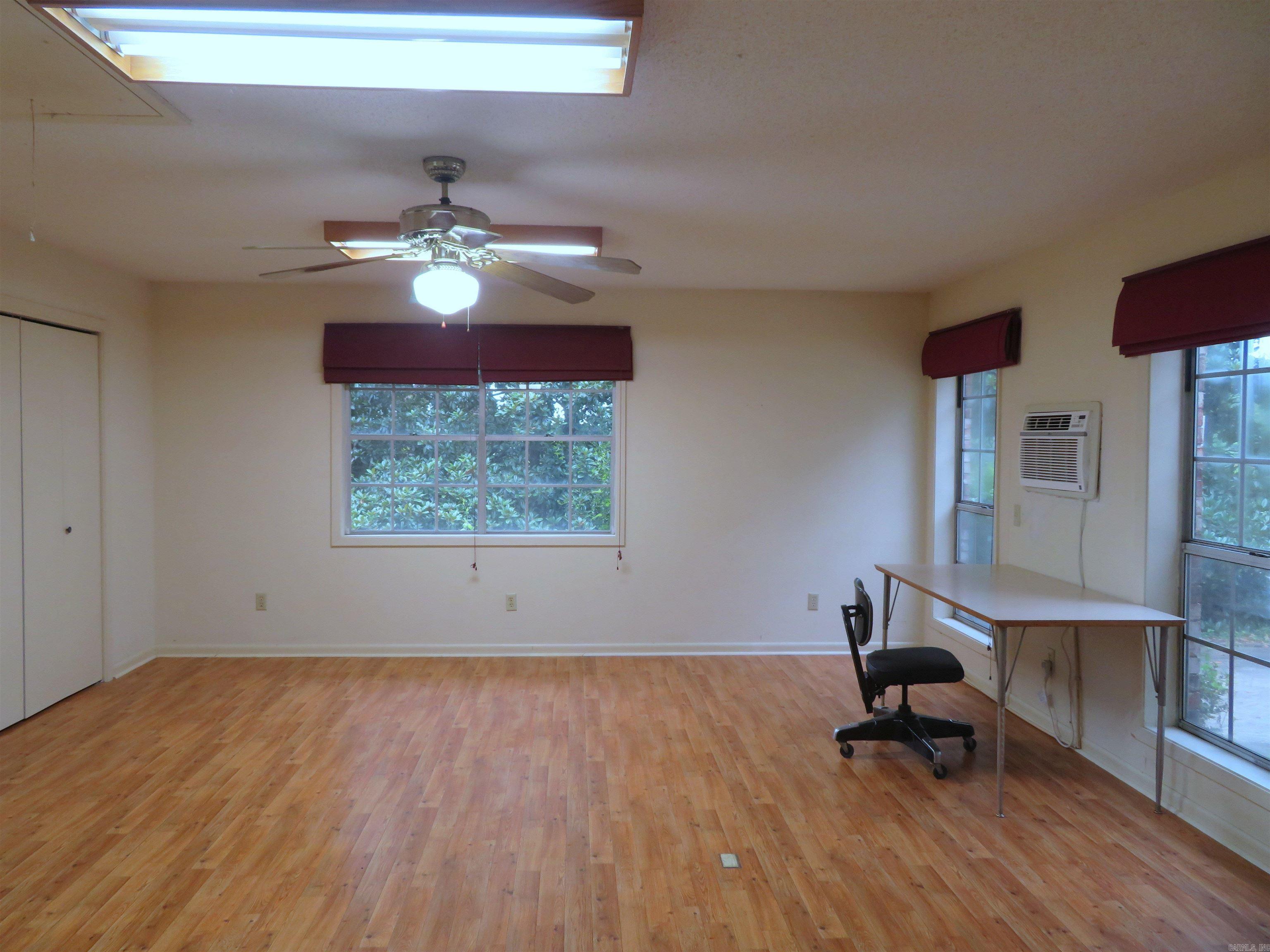 2084  Elaine  Arkadelphia, AR