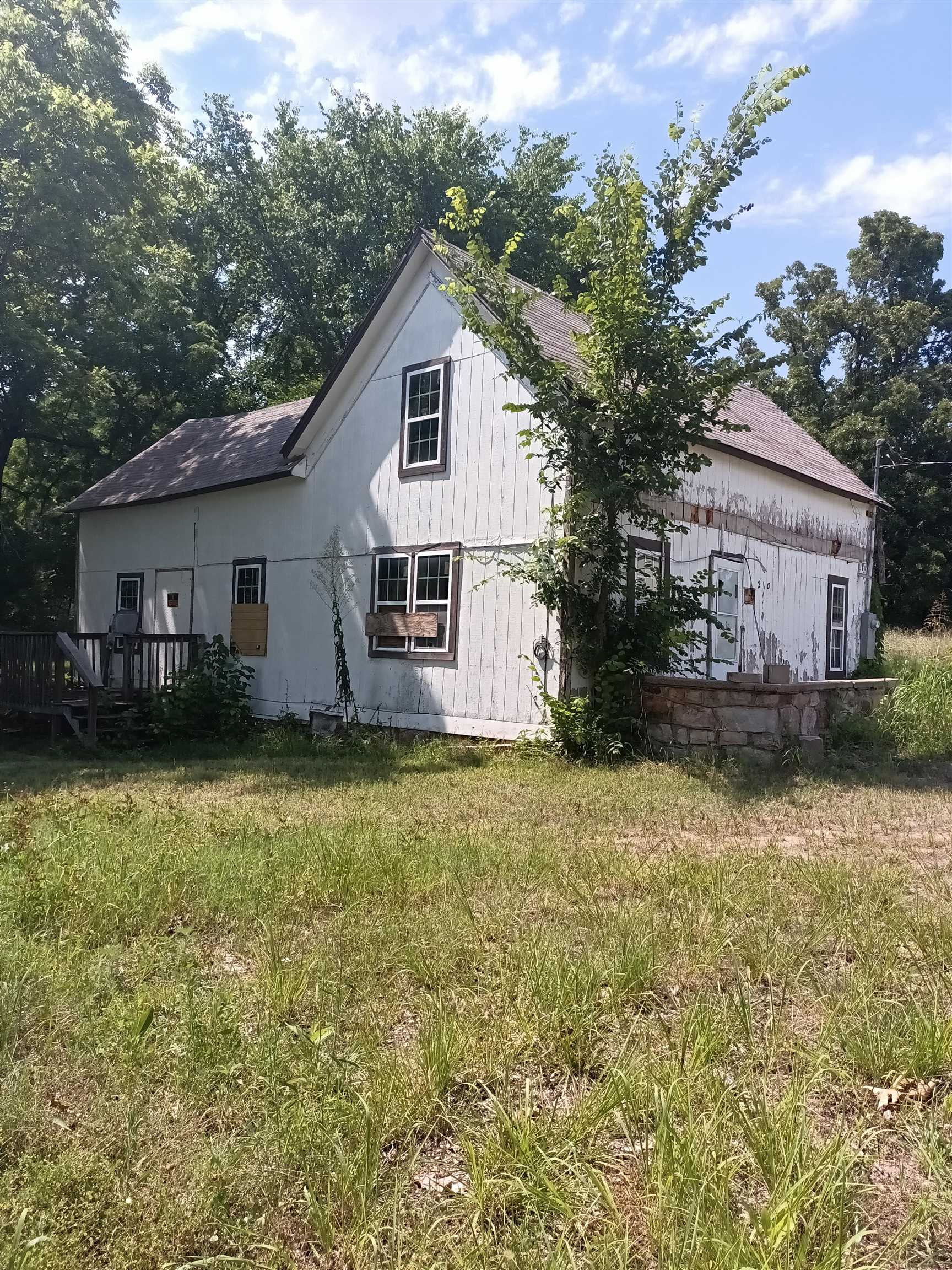 210 N Oak St  Salem, AR